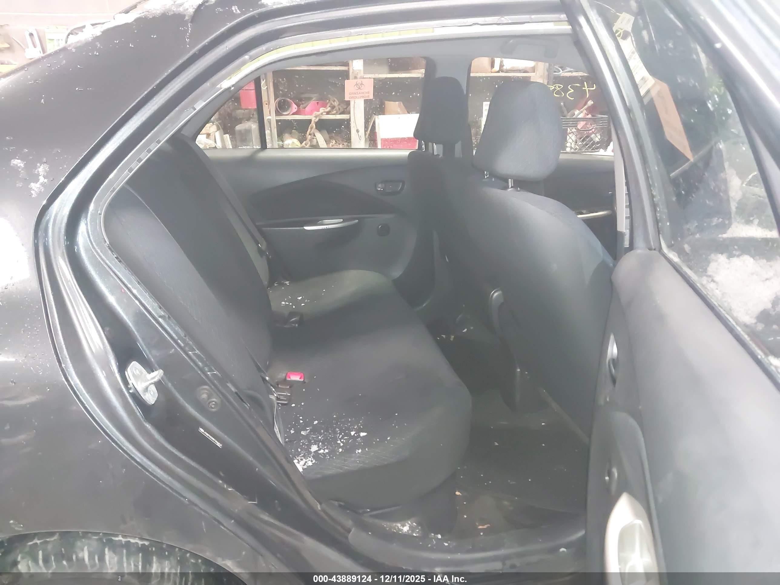 TOYOTA YARIS image 8