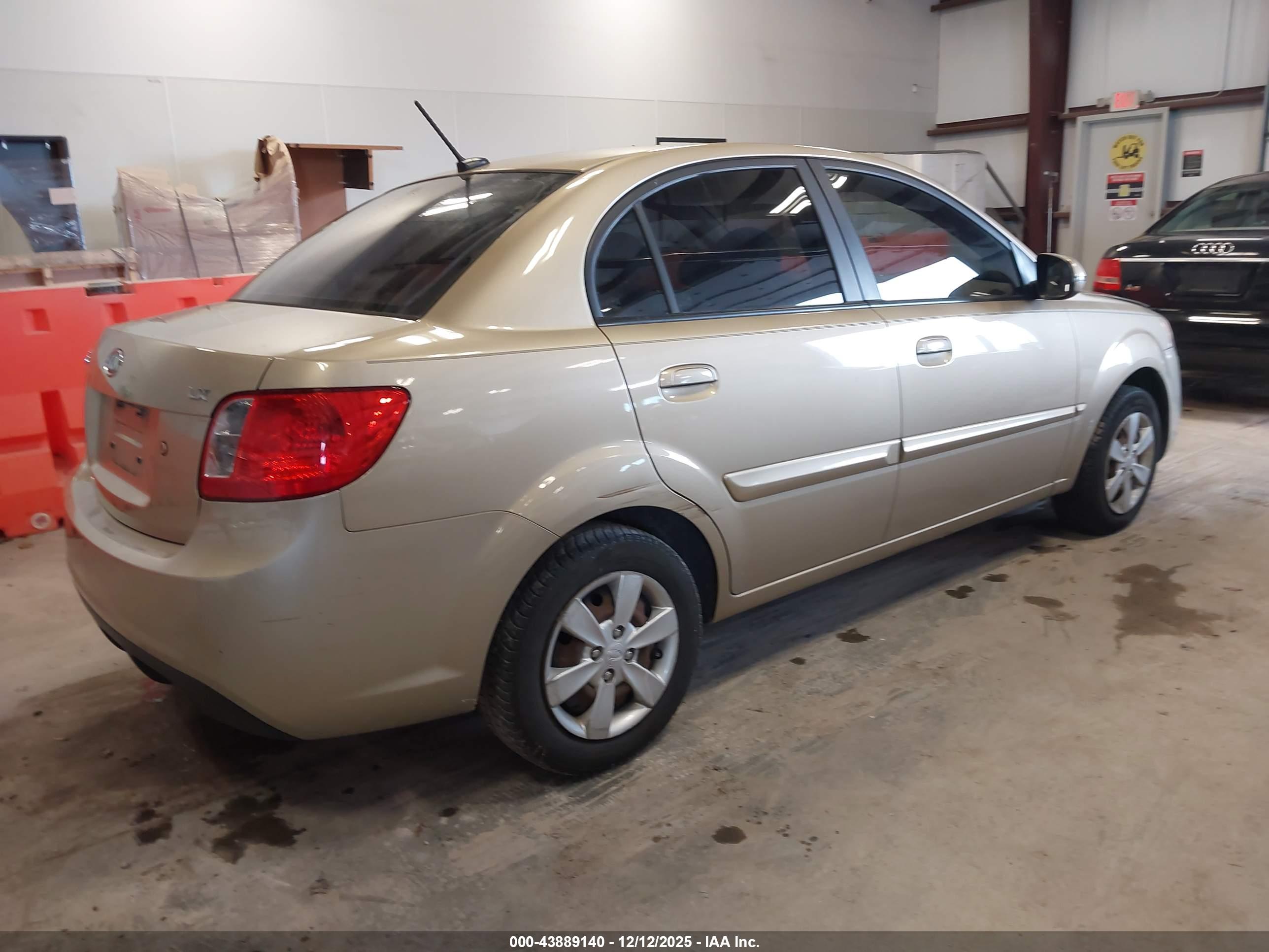 KIA RIO image 4