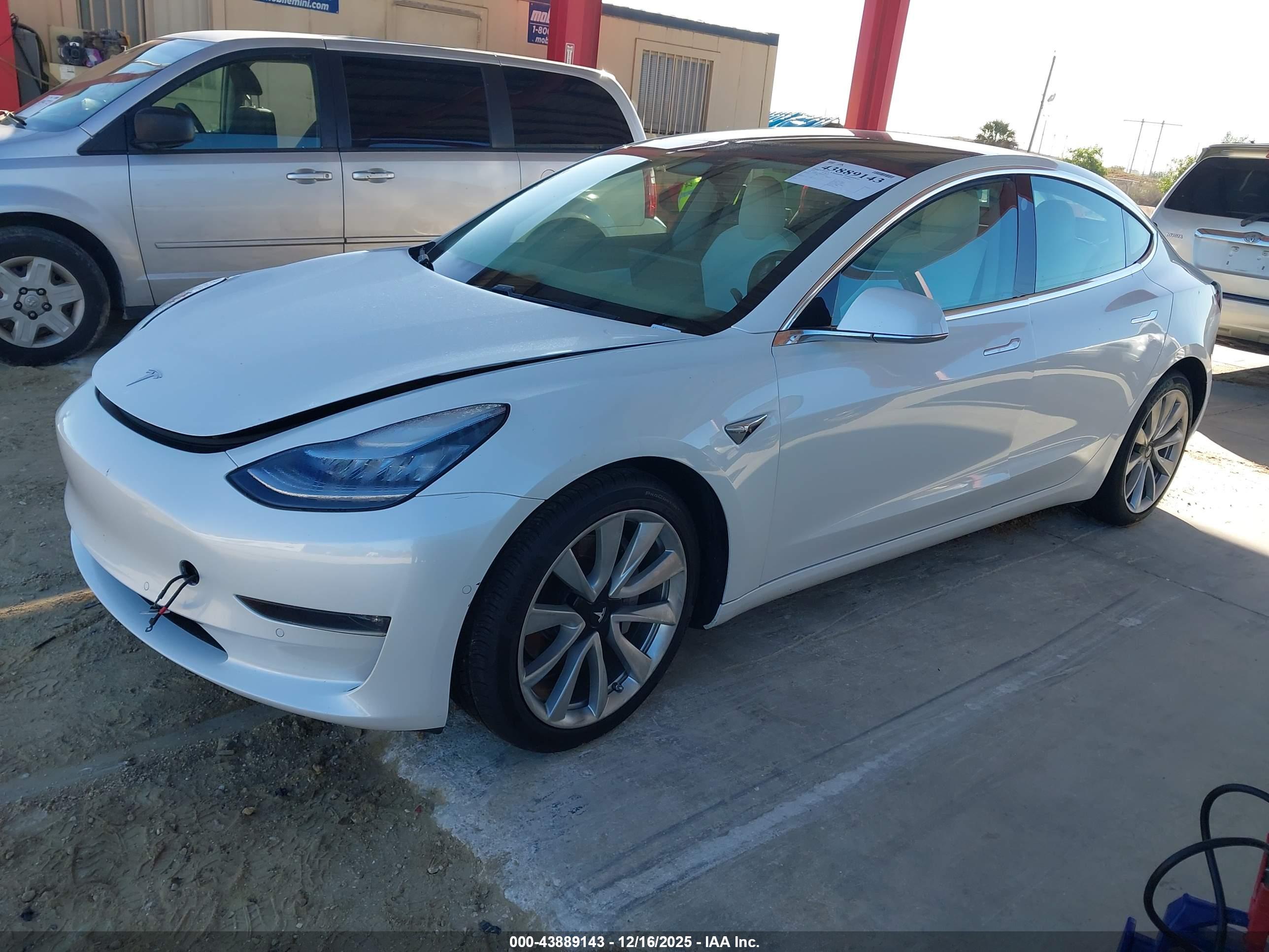TESLA MODEL image 2