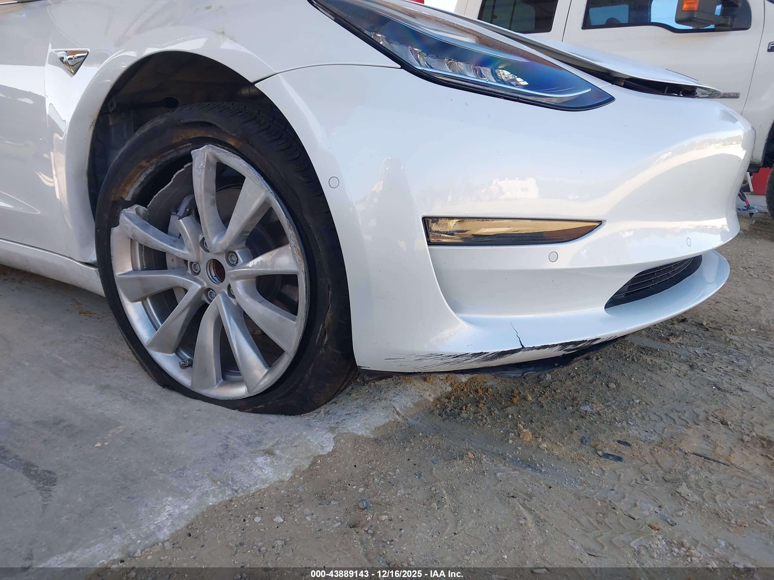 TESLA MODEL image 6