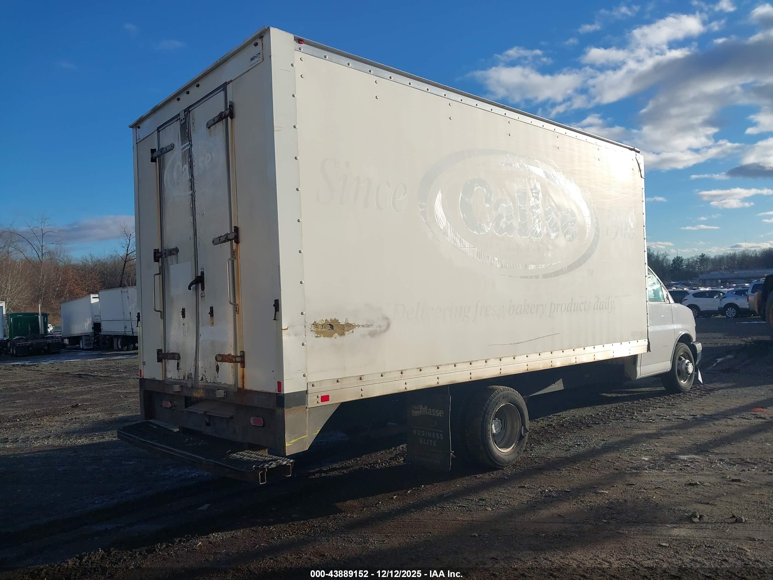 CHEVROLET EXPRESS image 4