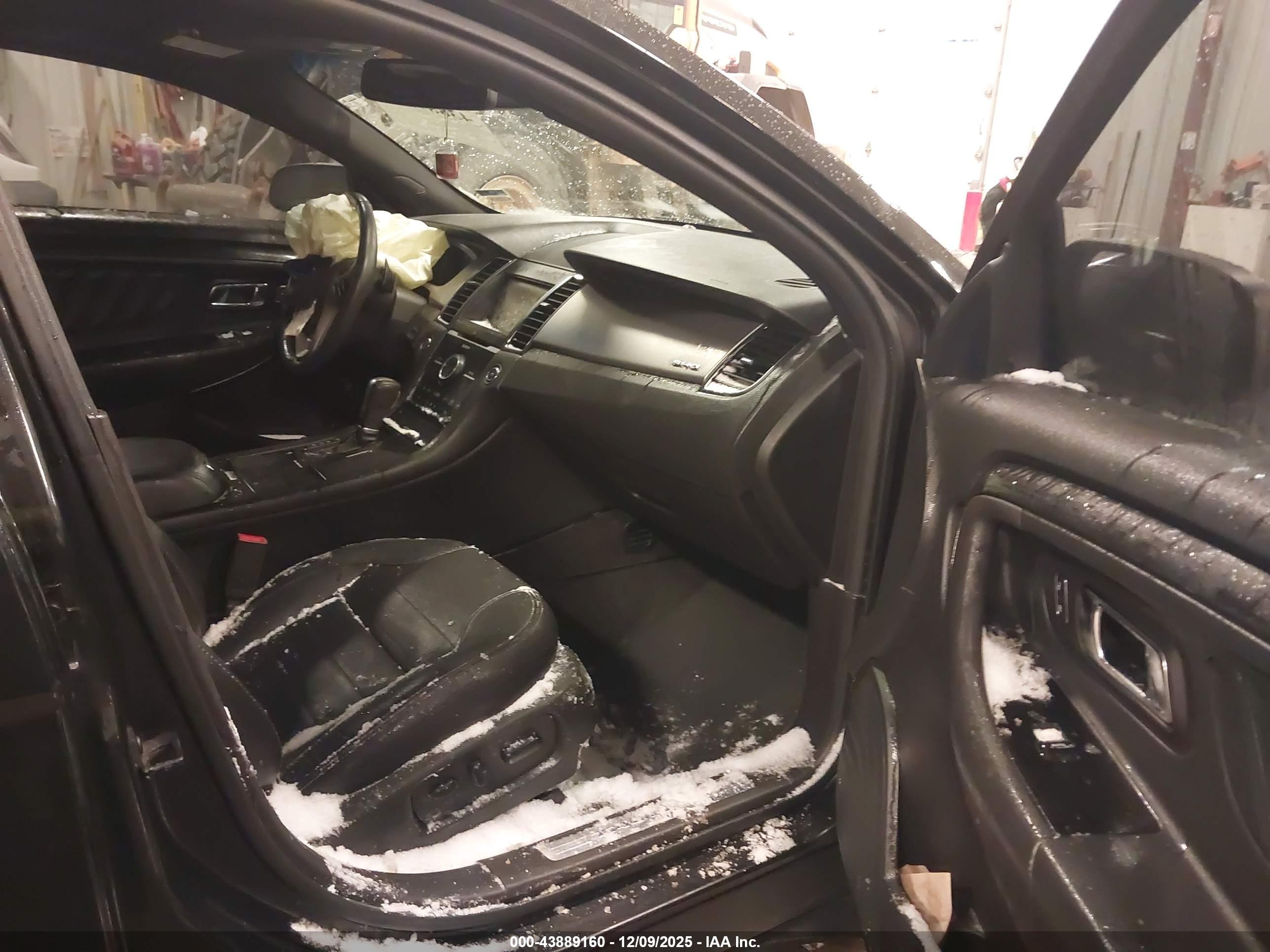 FORD TAURUS image 5