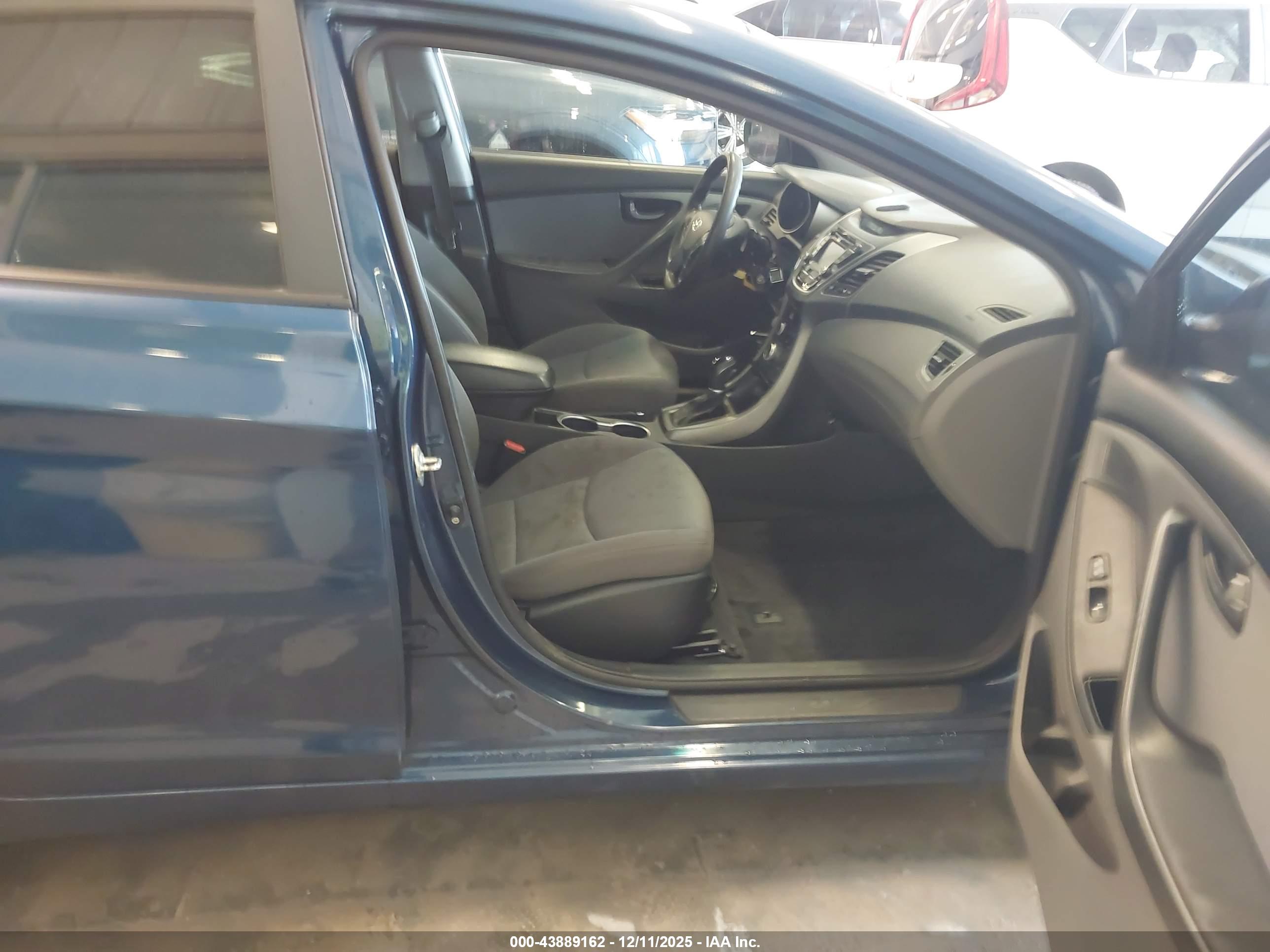 HYUNDAI ELANTRA image 5