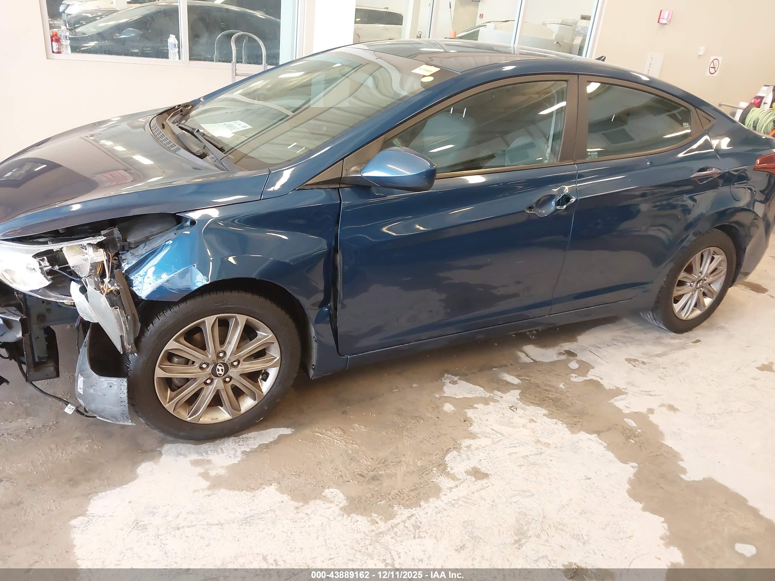HYUNDAI ELANTRA image 6