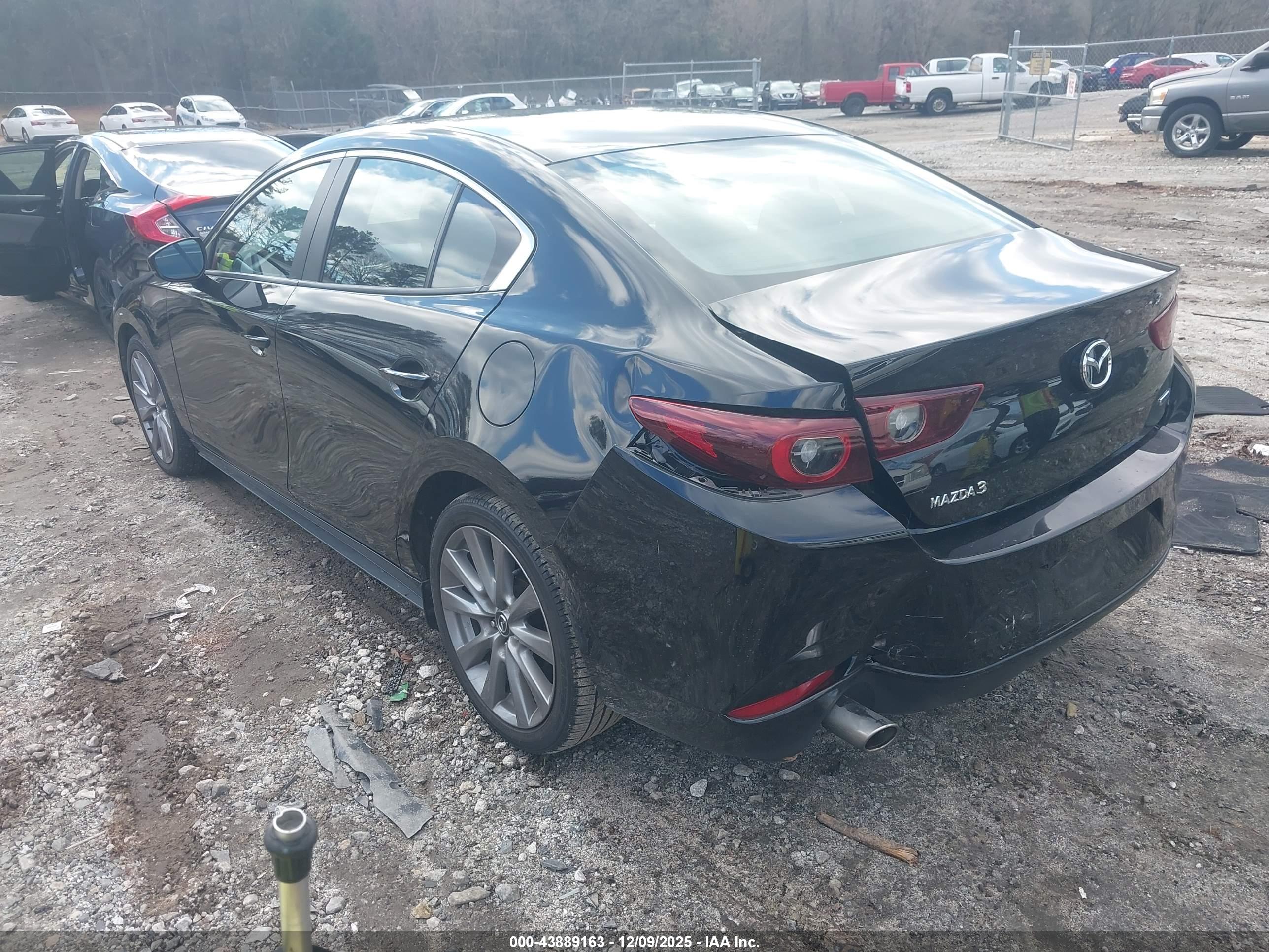 MAZDA MAZDA3 image 3