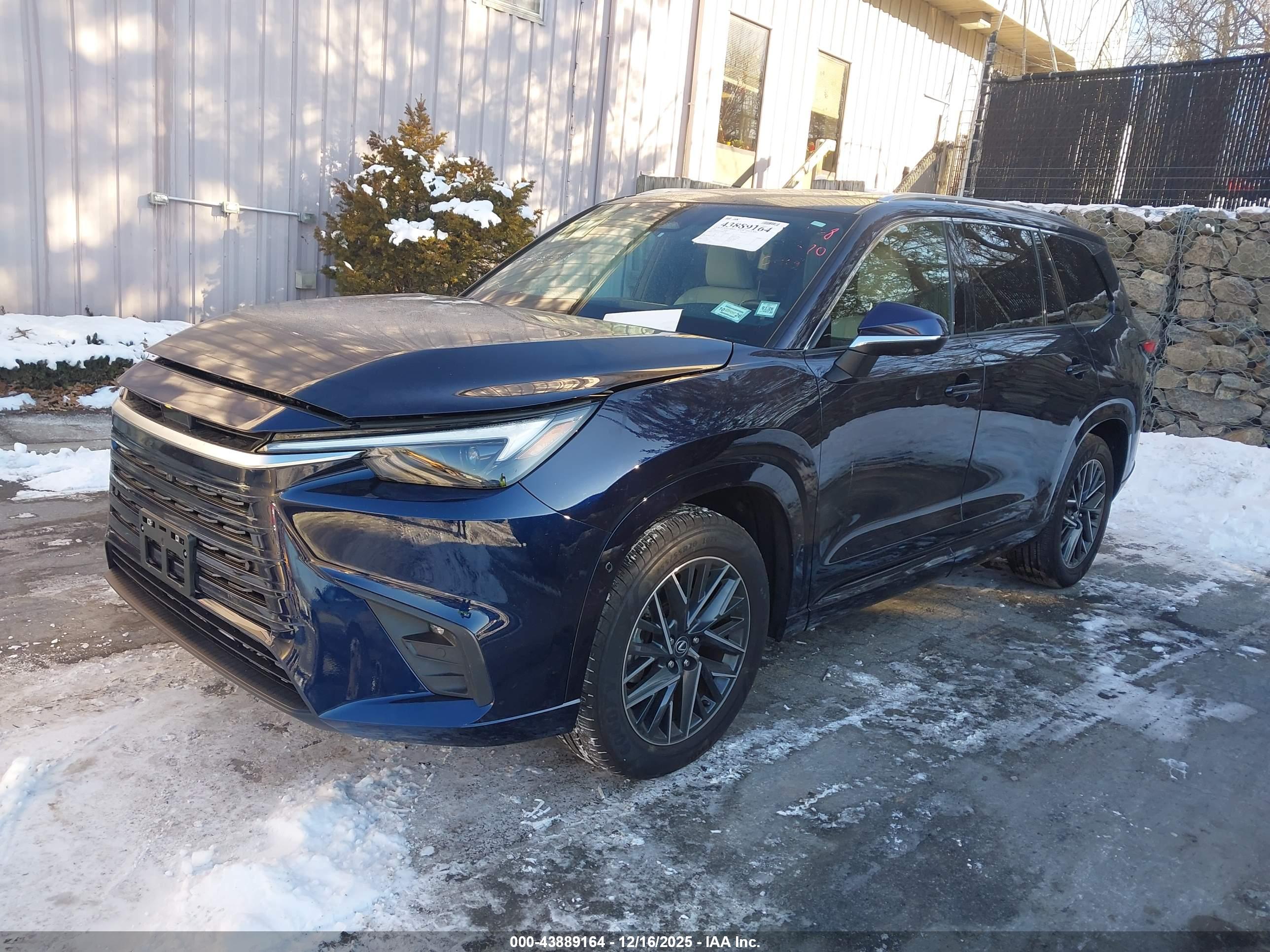 LEXUS TX image 2