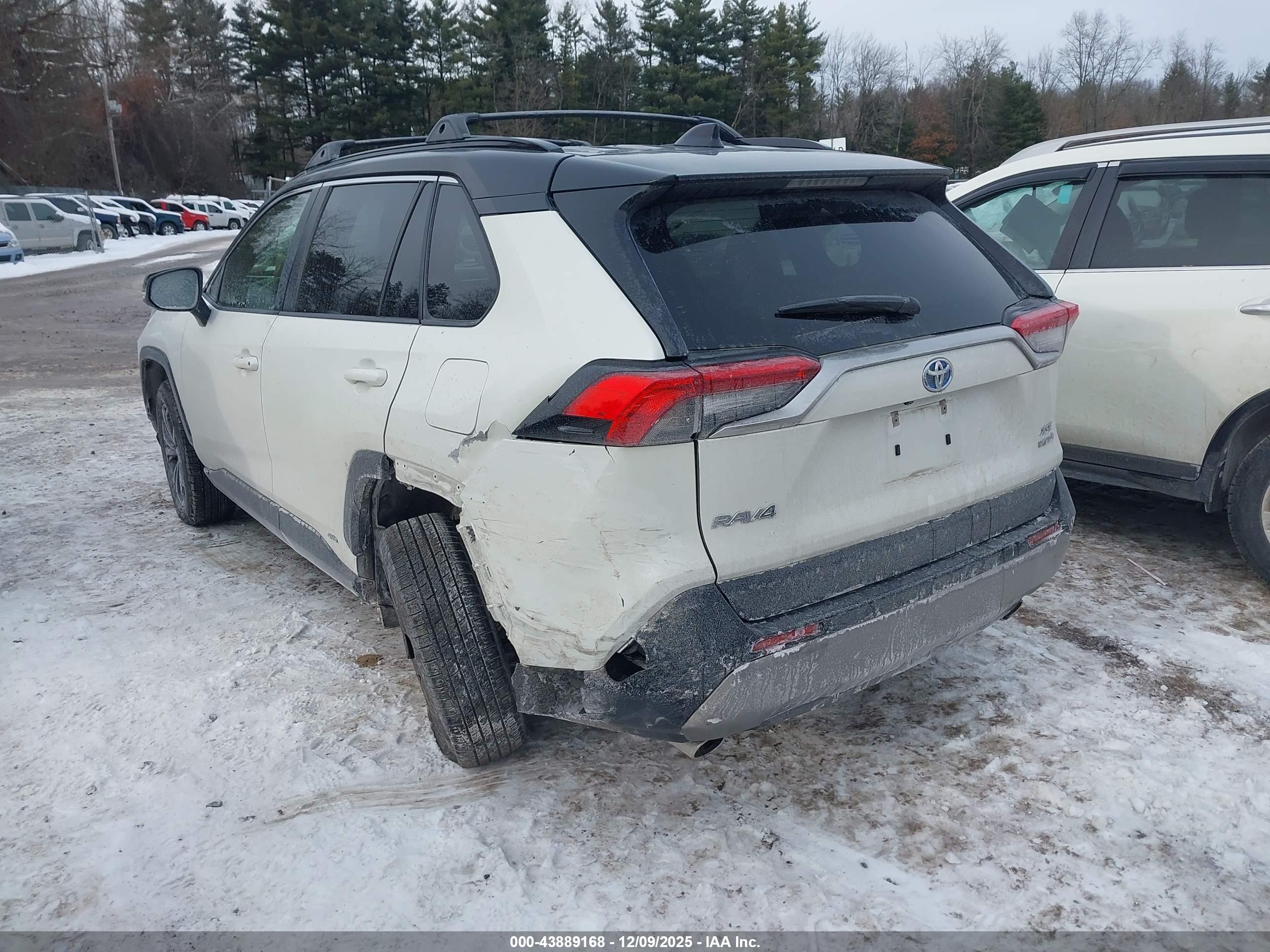 TOYOTA RAV4 image 3