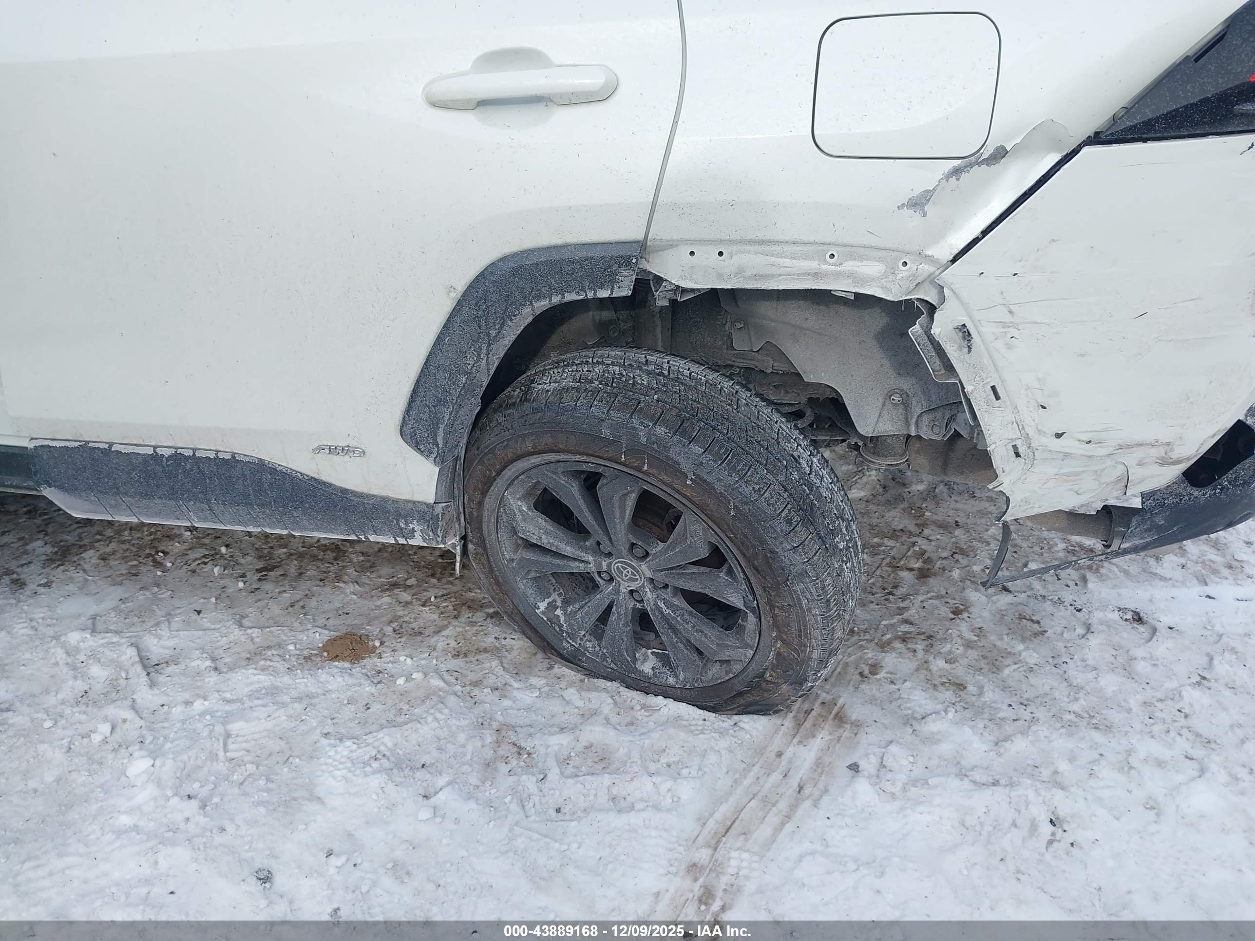 TOYOTA RAV4 image 6