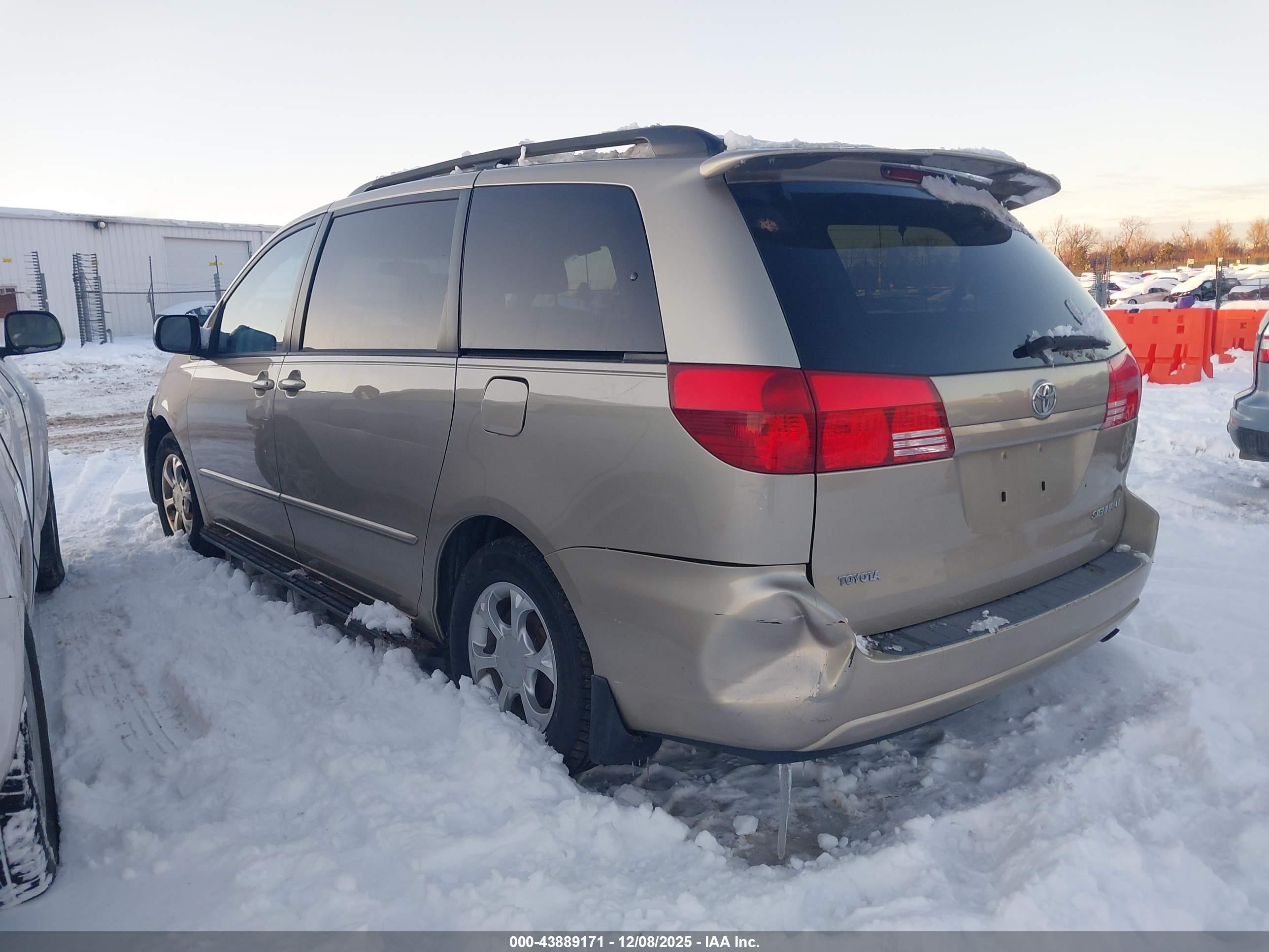 TOYOTA SIENNA image 3