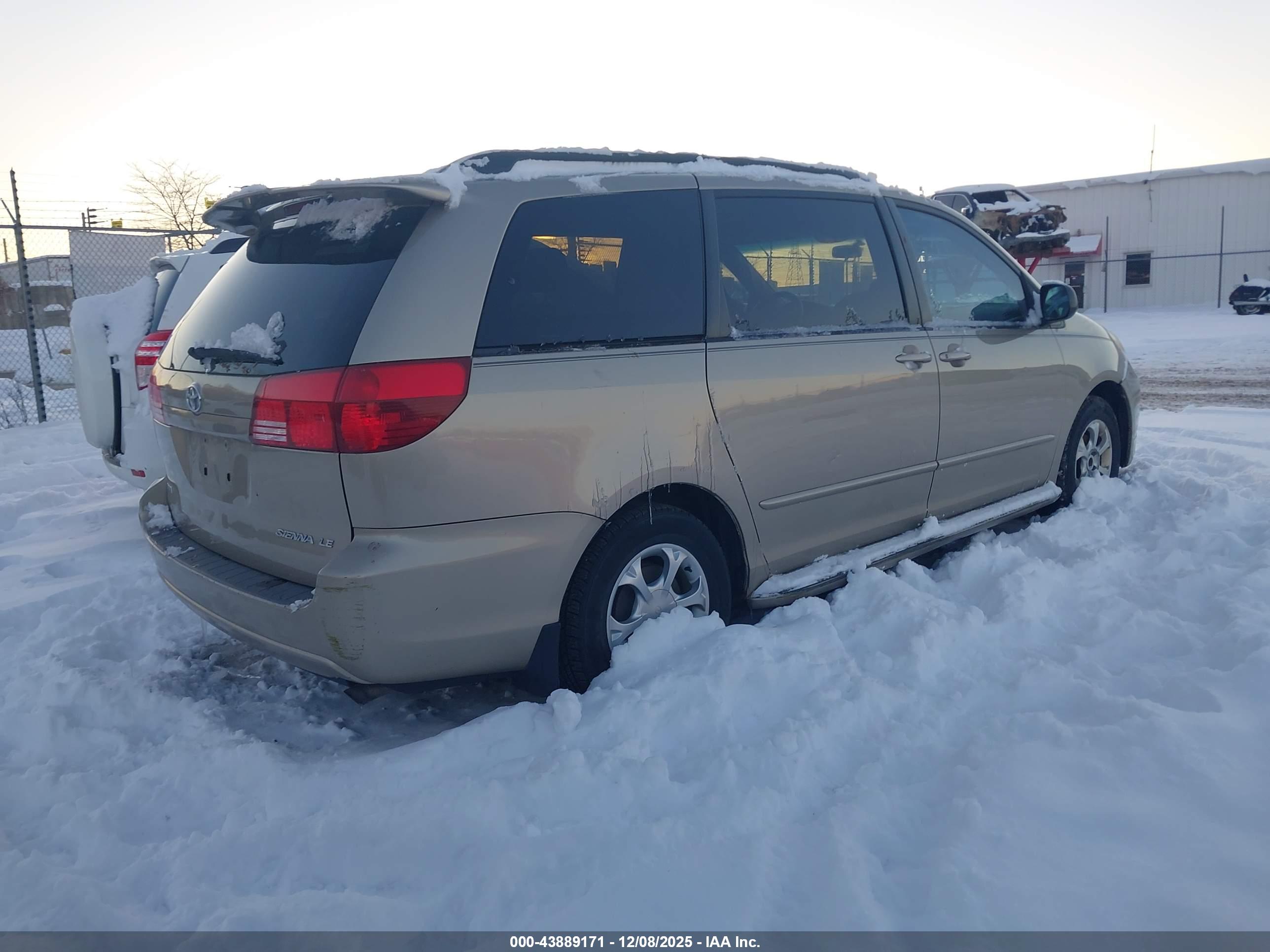 TOYOTA SIENNA image 4