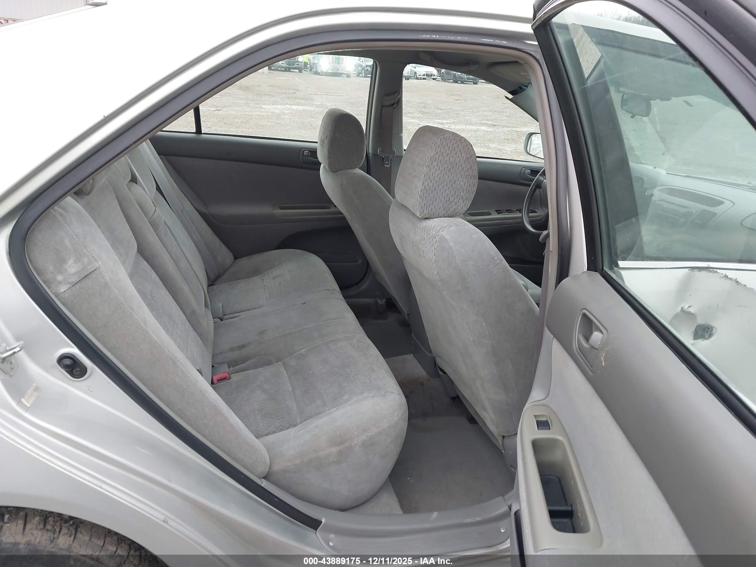 TOYOTA CAMRY image 8