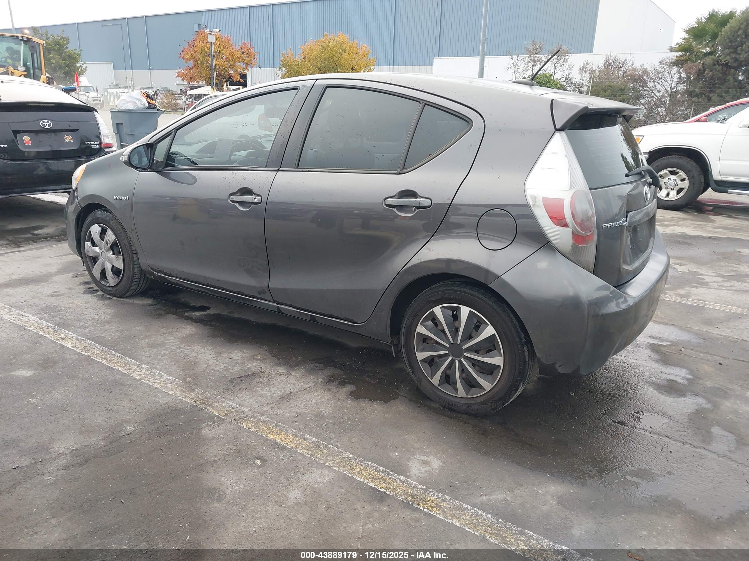 TOYOTA PRIUS image 3