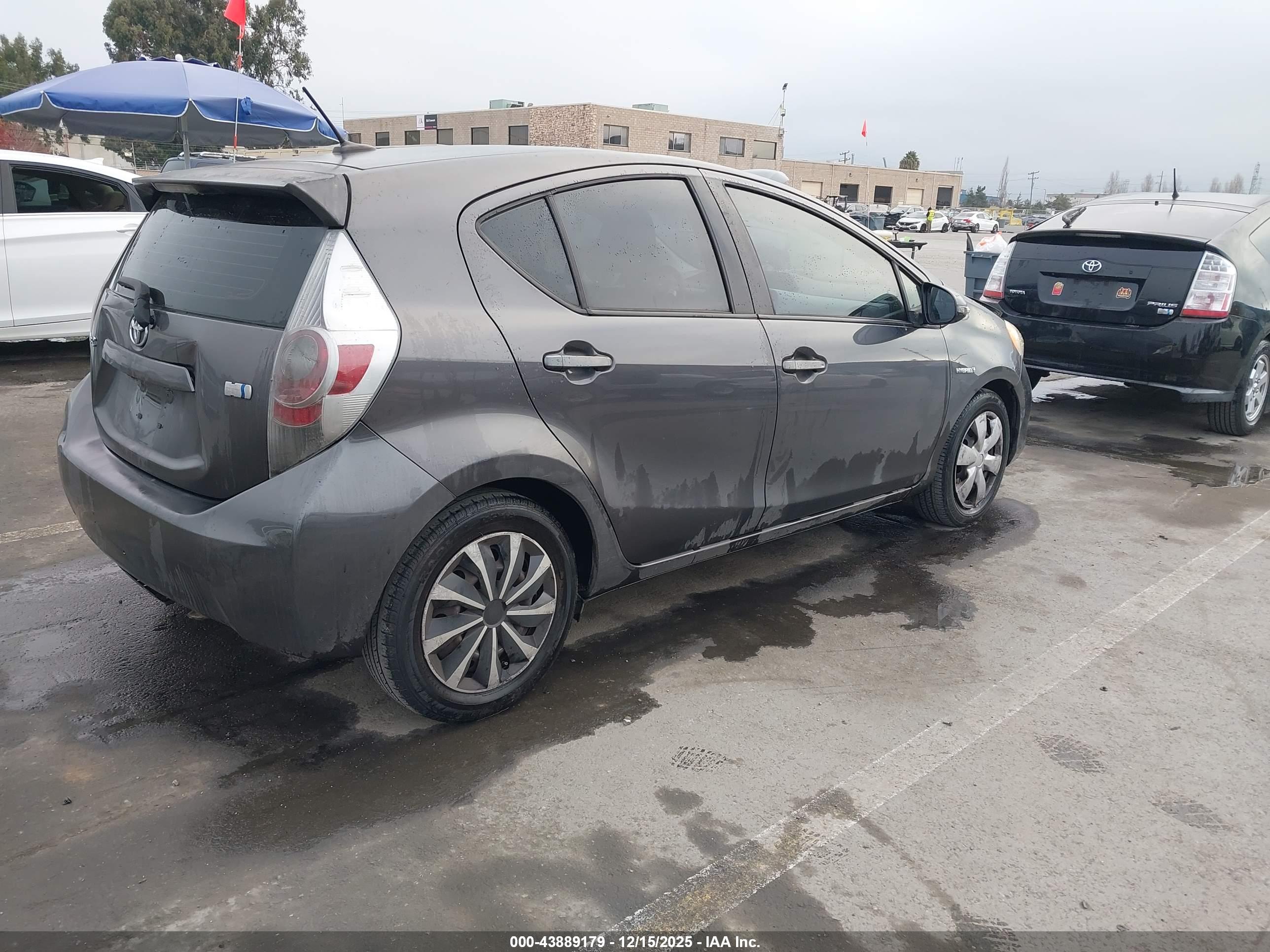 TOYOTA PRIUS image 4