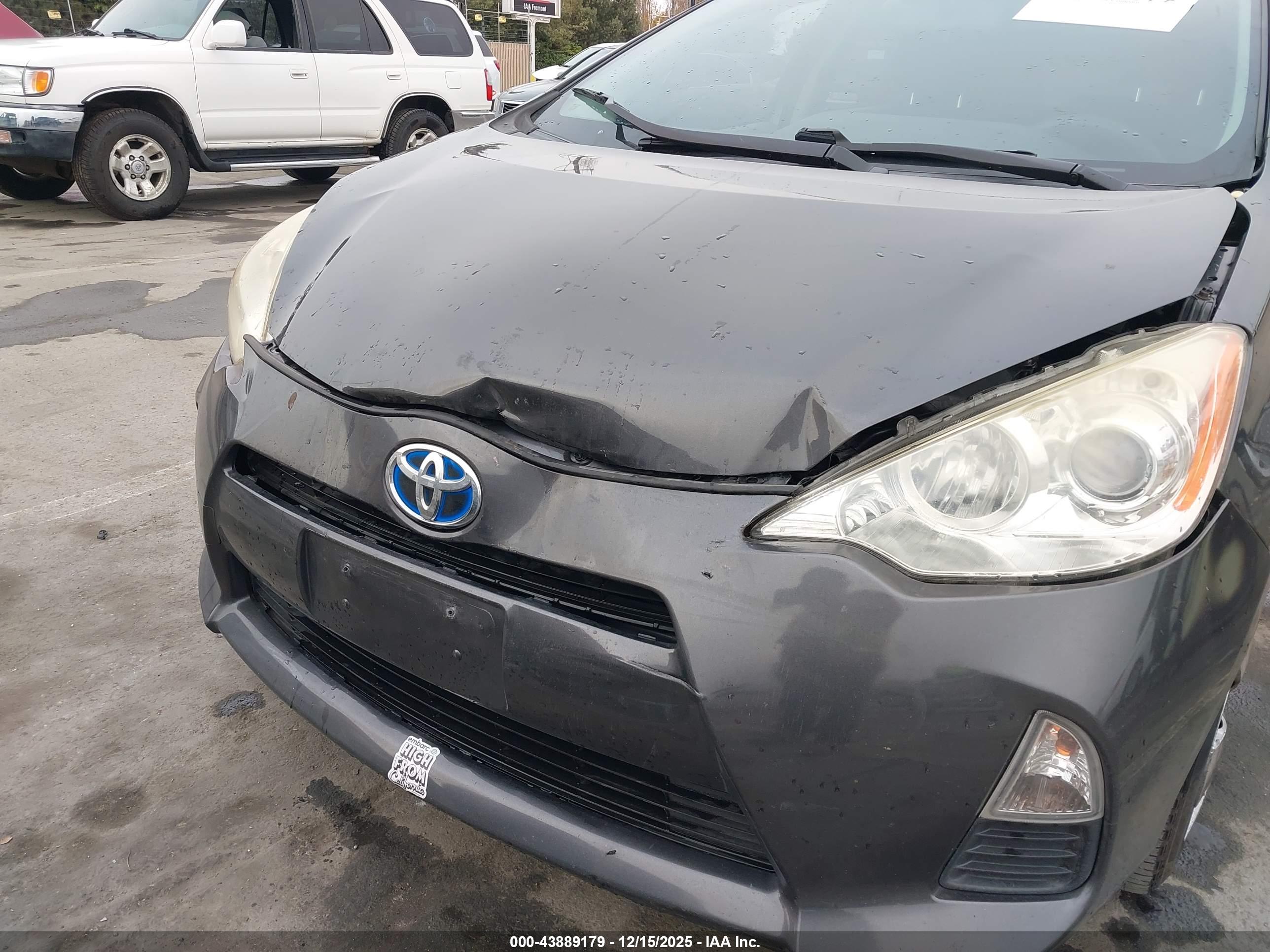 TOYOTA PRIUS image 6