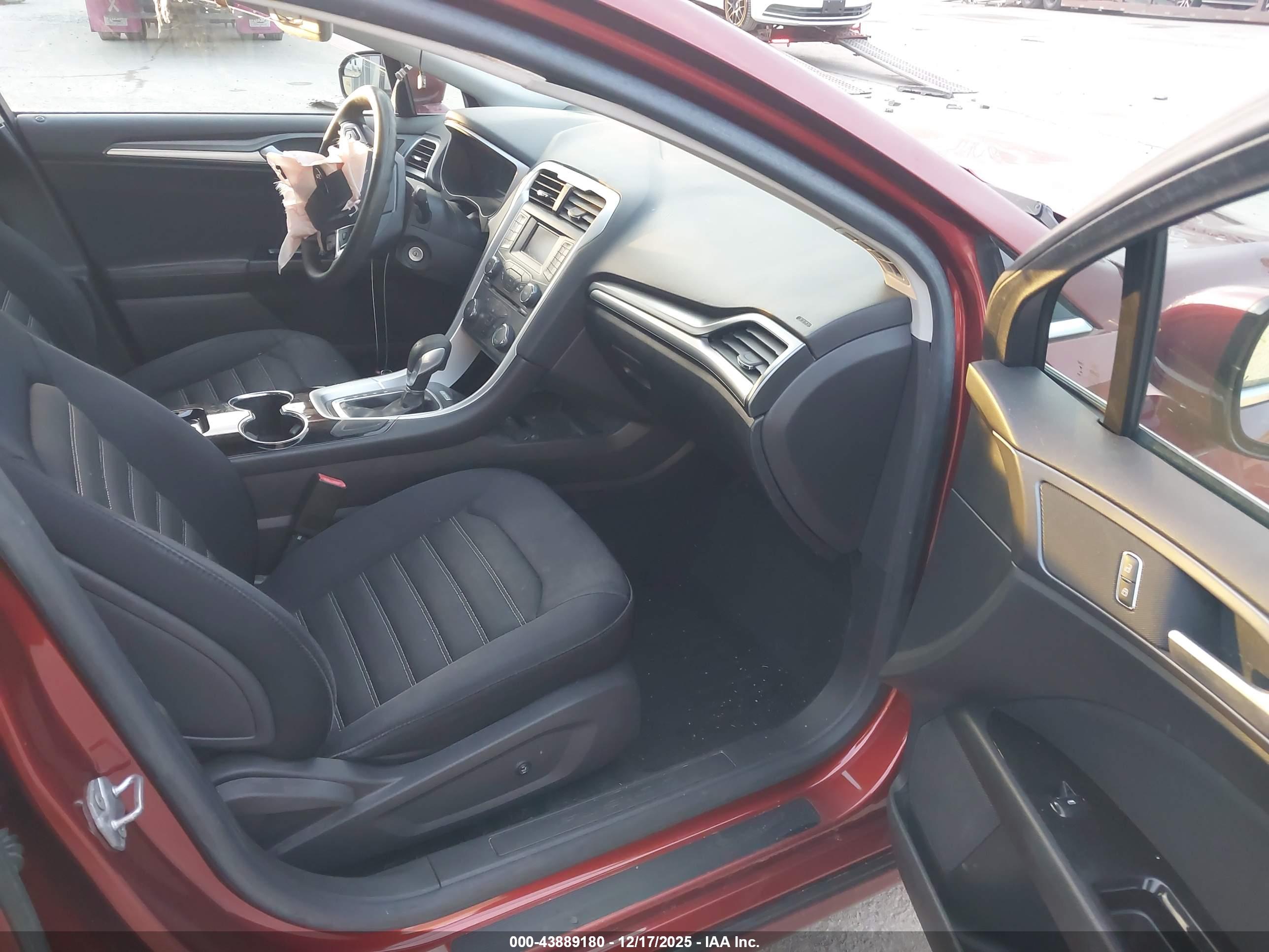 FORD FUSION image 5