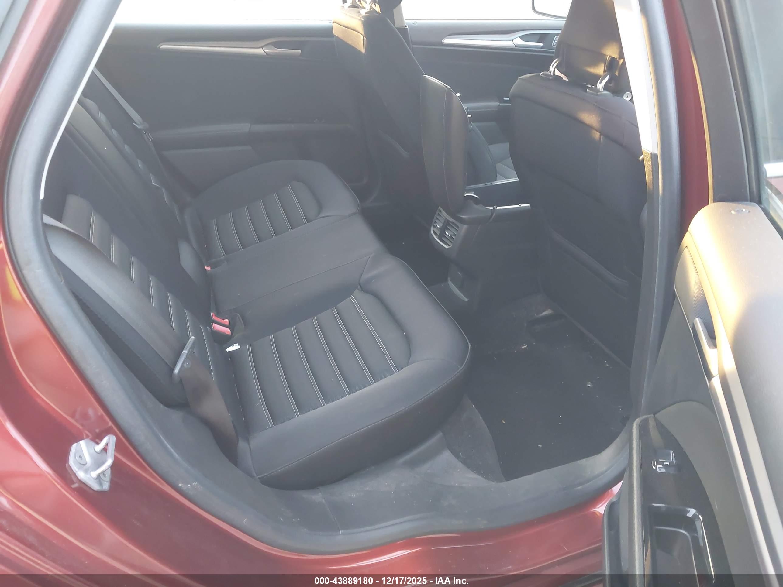 FORD FUSION image 8