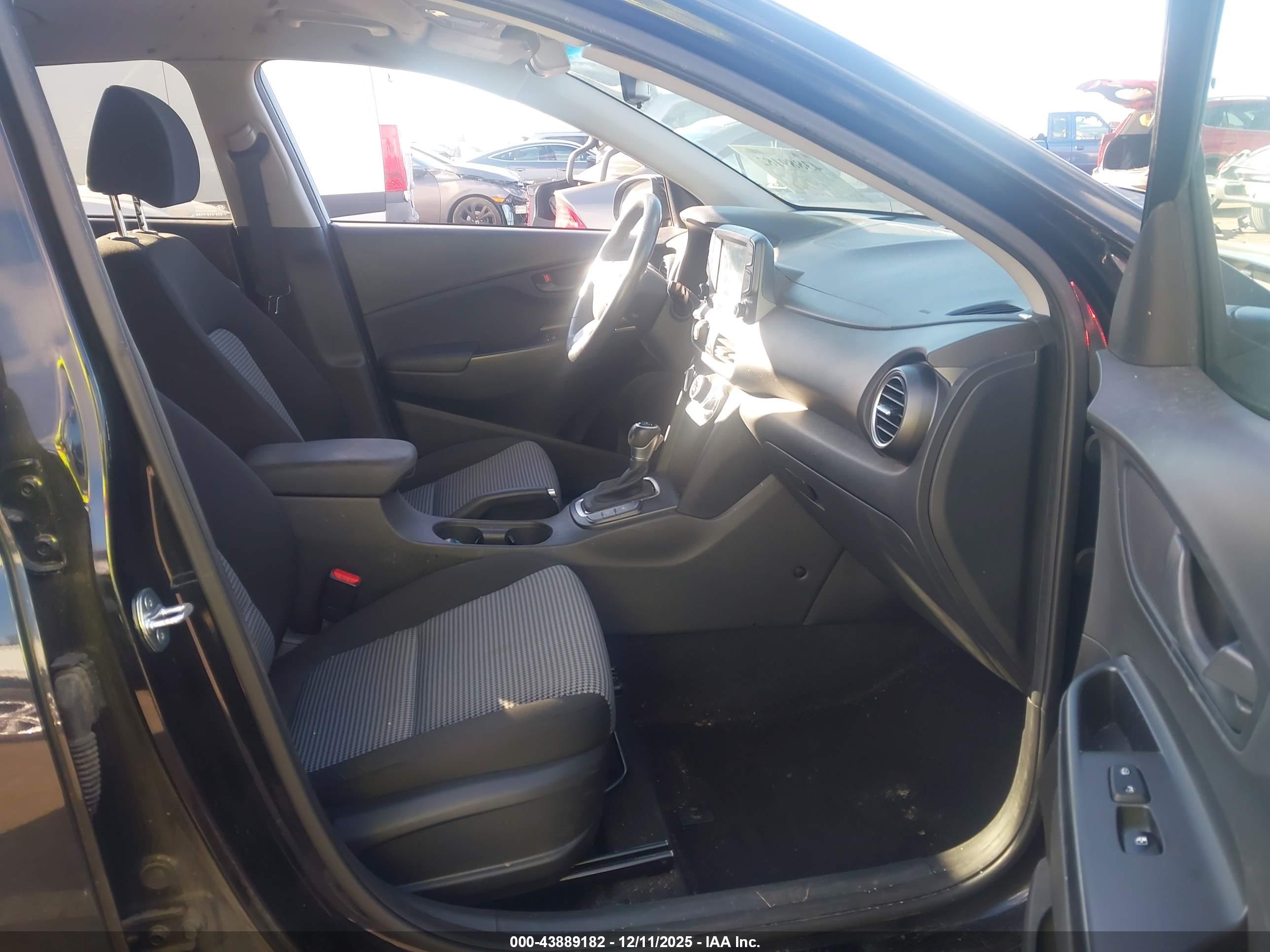 HYUNDAI KONA image 5