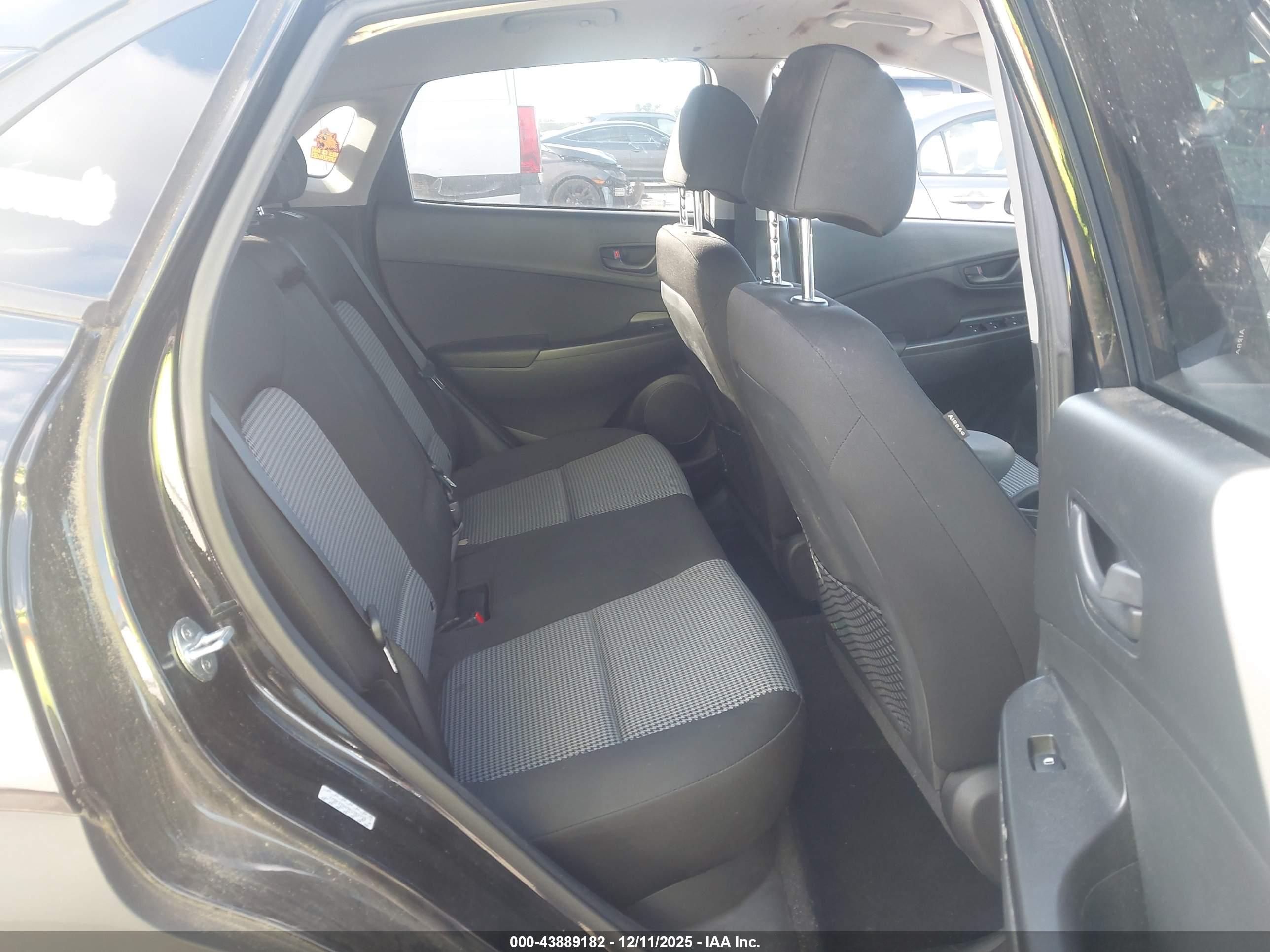 HYUNDAI KONA image 8