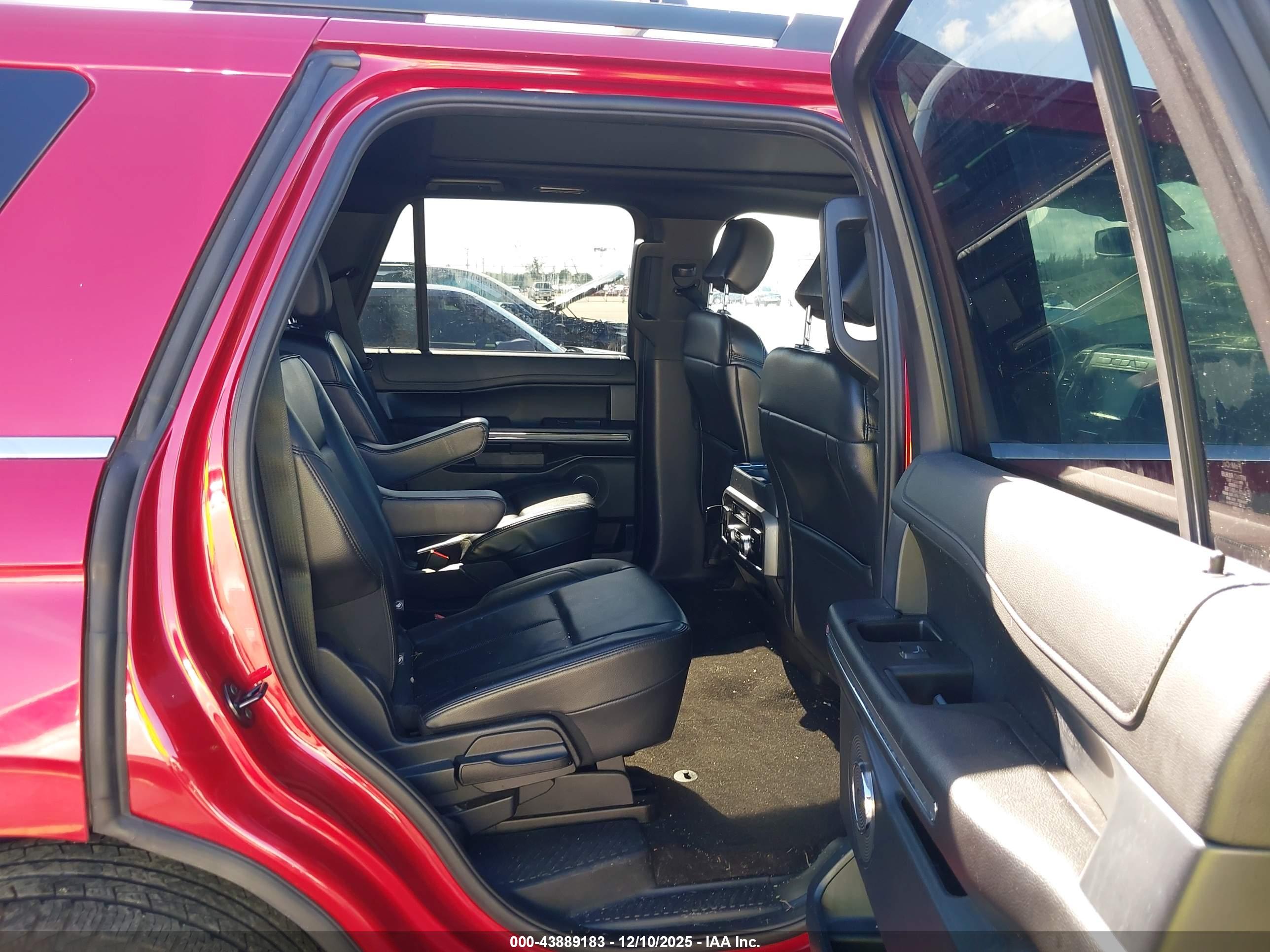 FORD EXPEDITION image 8