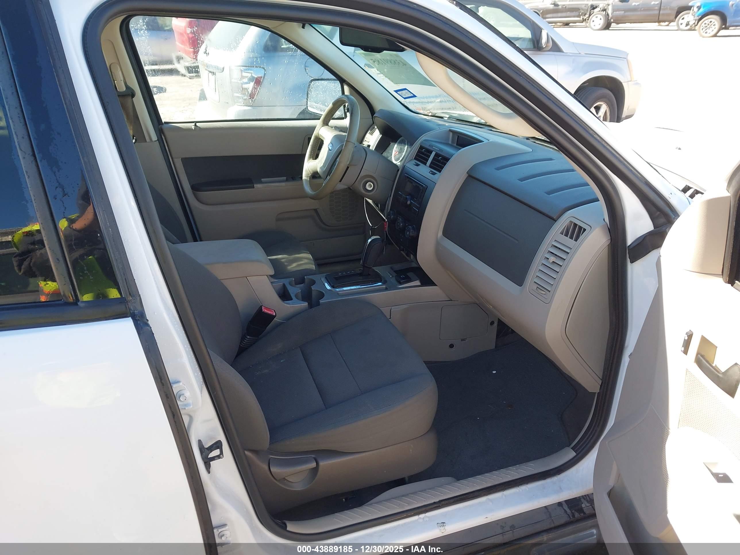 FORD ESCAPE image 5