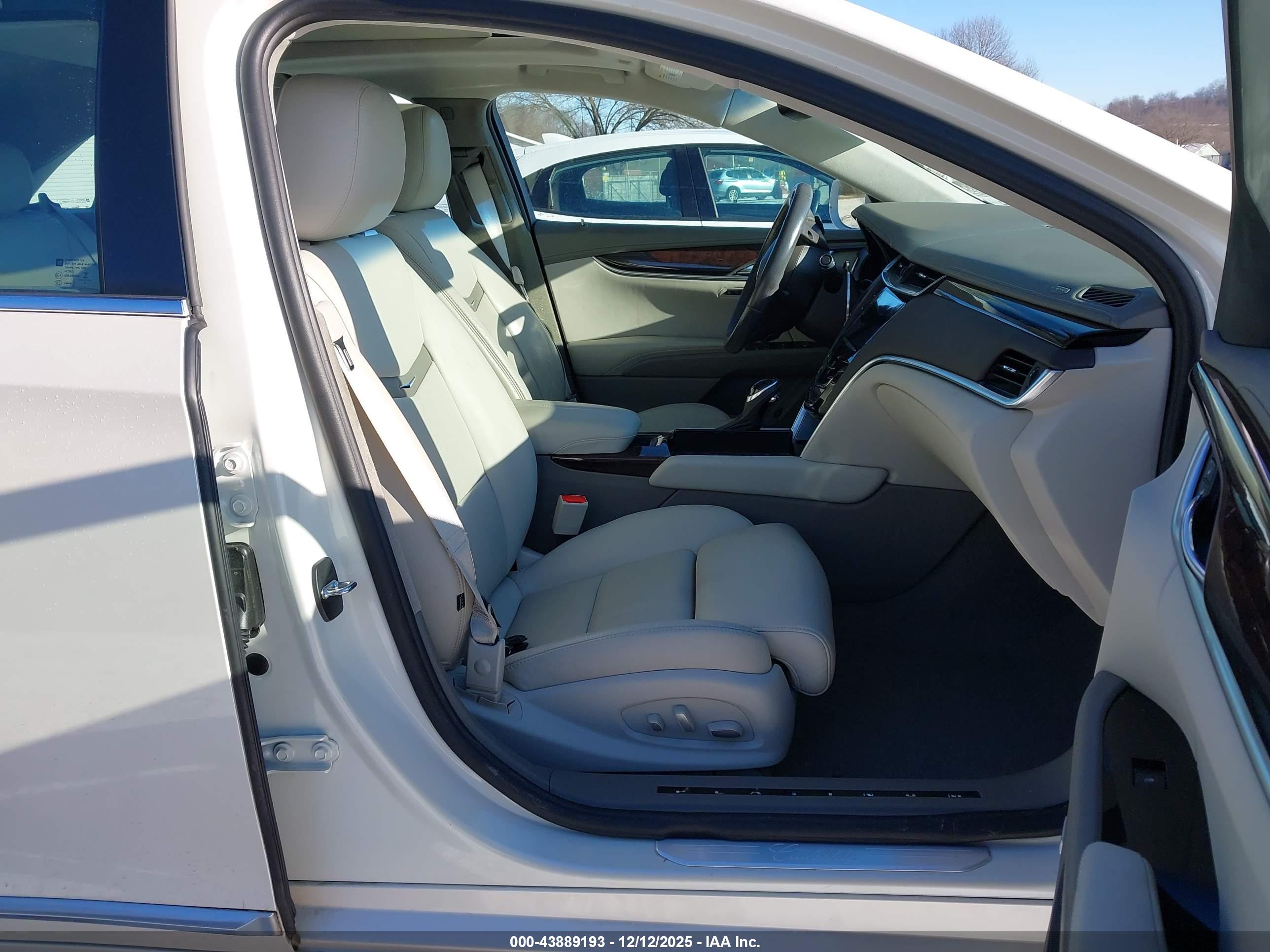 CADILLAC XTS image 5