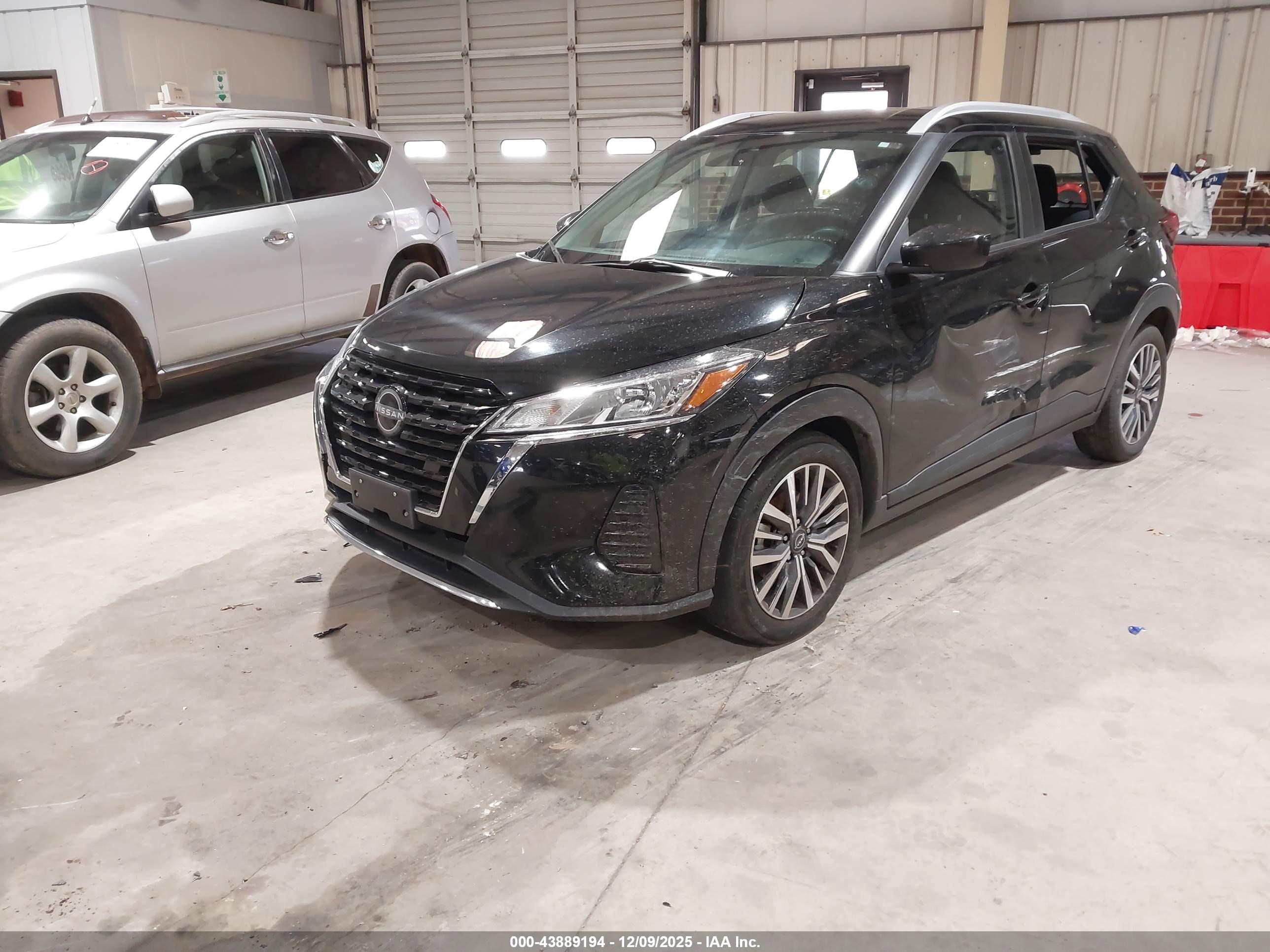 NISSAN KICKS image 2