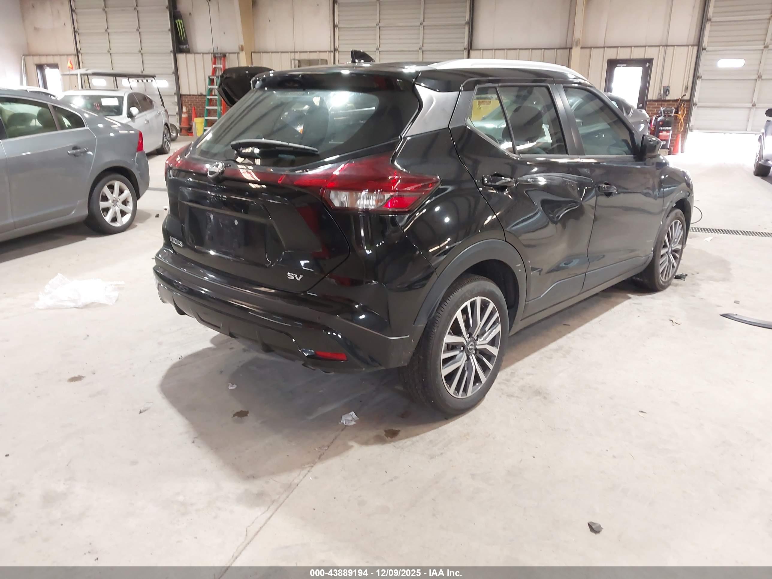 NISSAN KICKS image 4