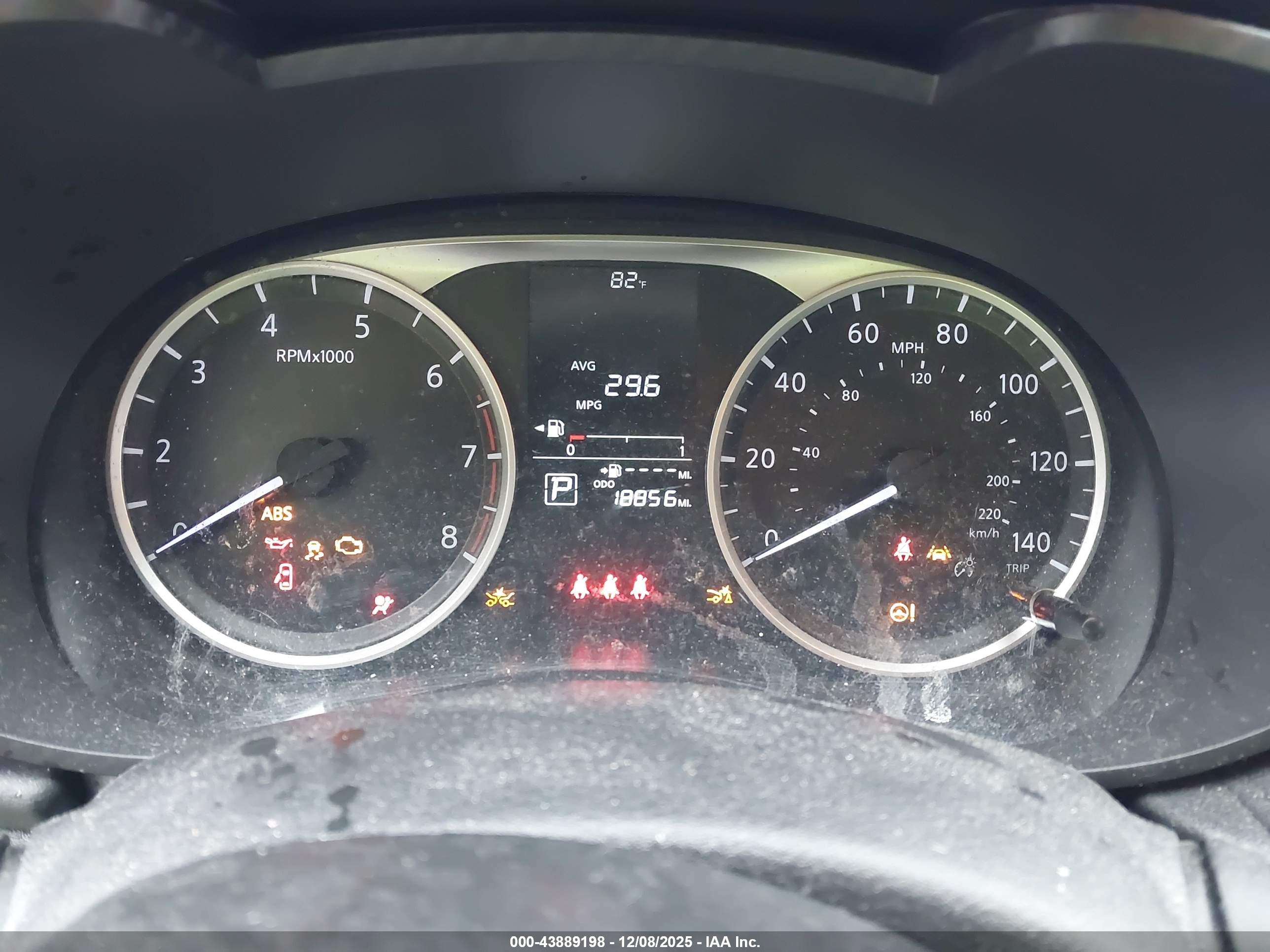 NISSAN VERSA image 7