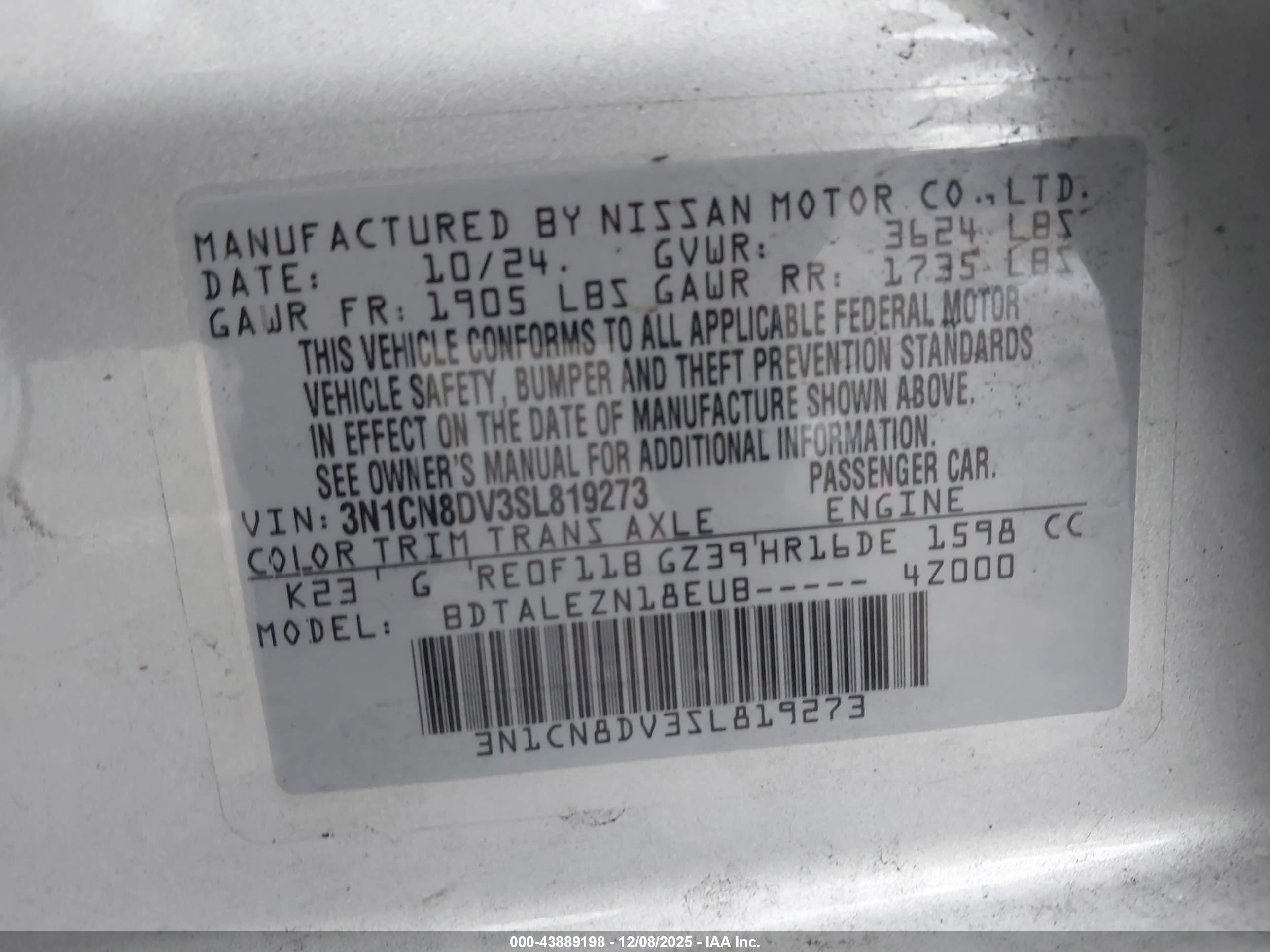 NISSAN VERSA image 9