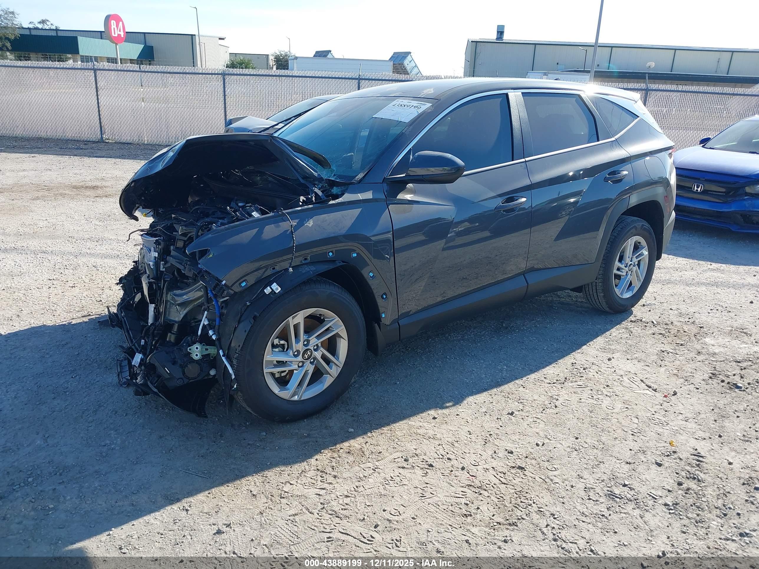 HYUNDAI TUCSON image 2