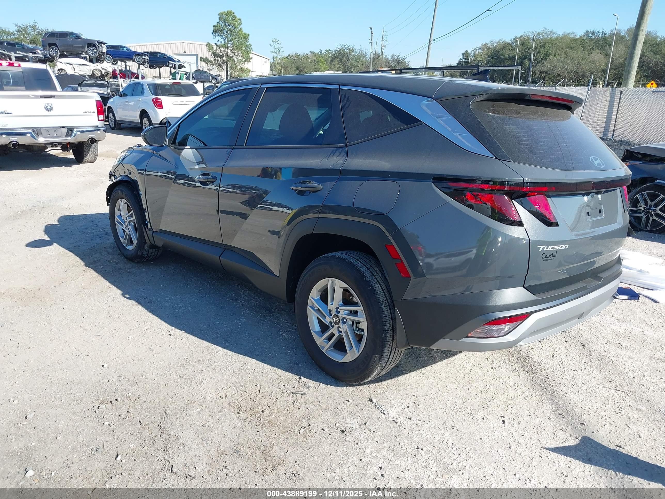 HYUNDAI TUCSON image 3