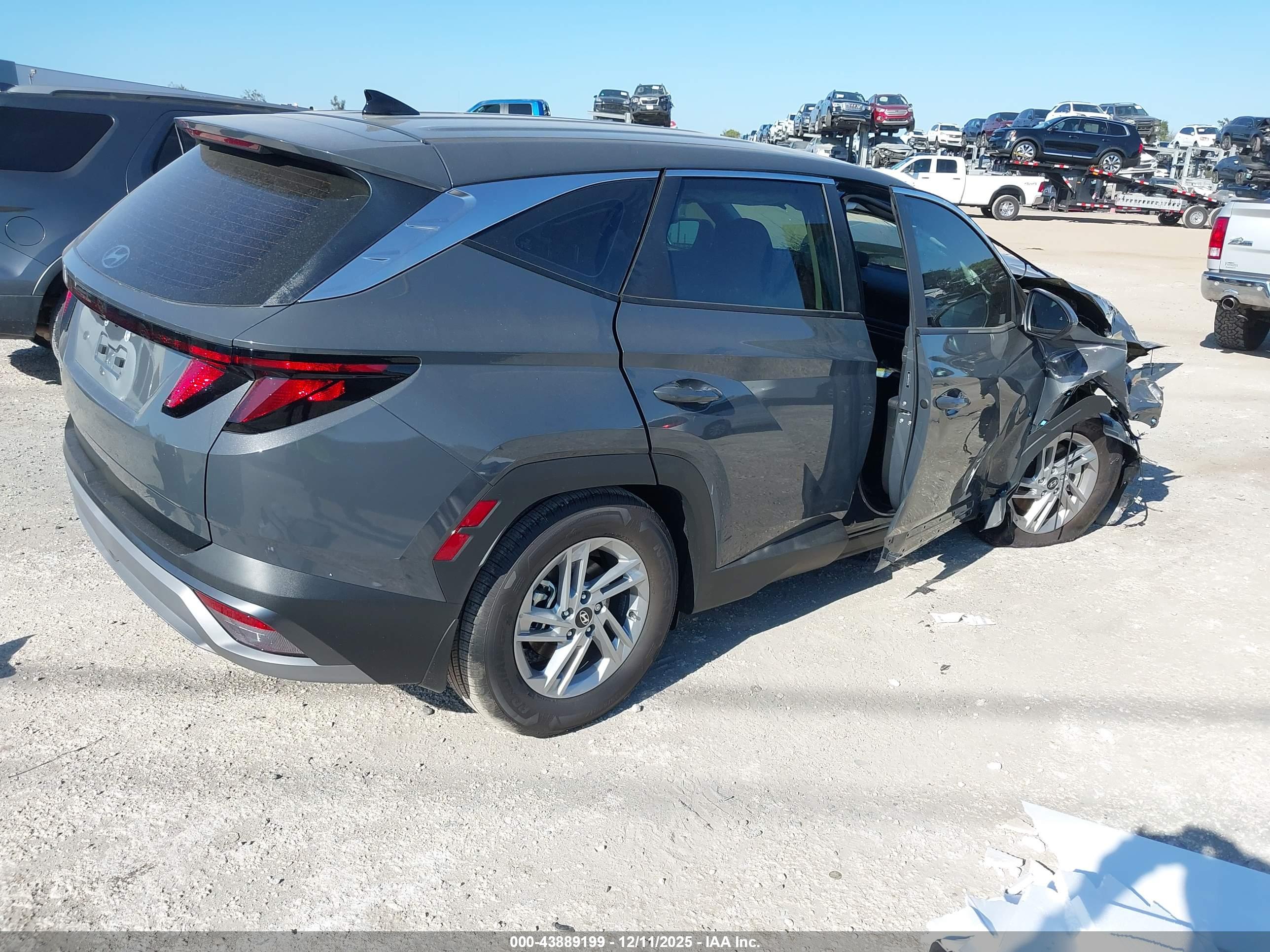 HYUNDAI TUCSON image 4