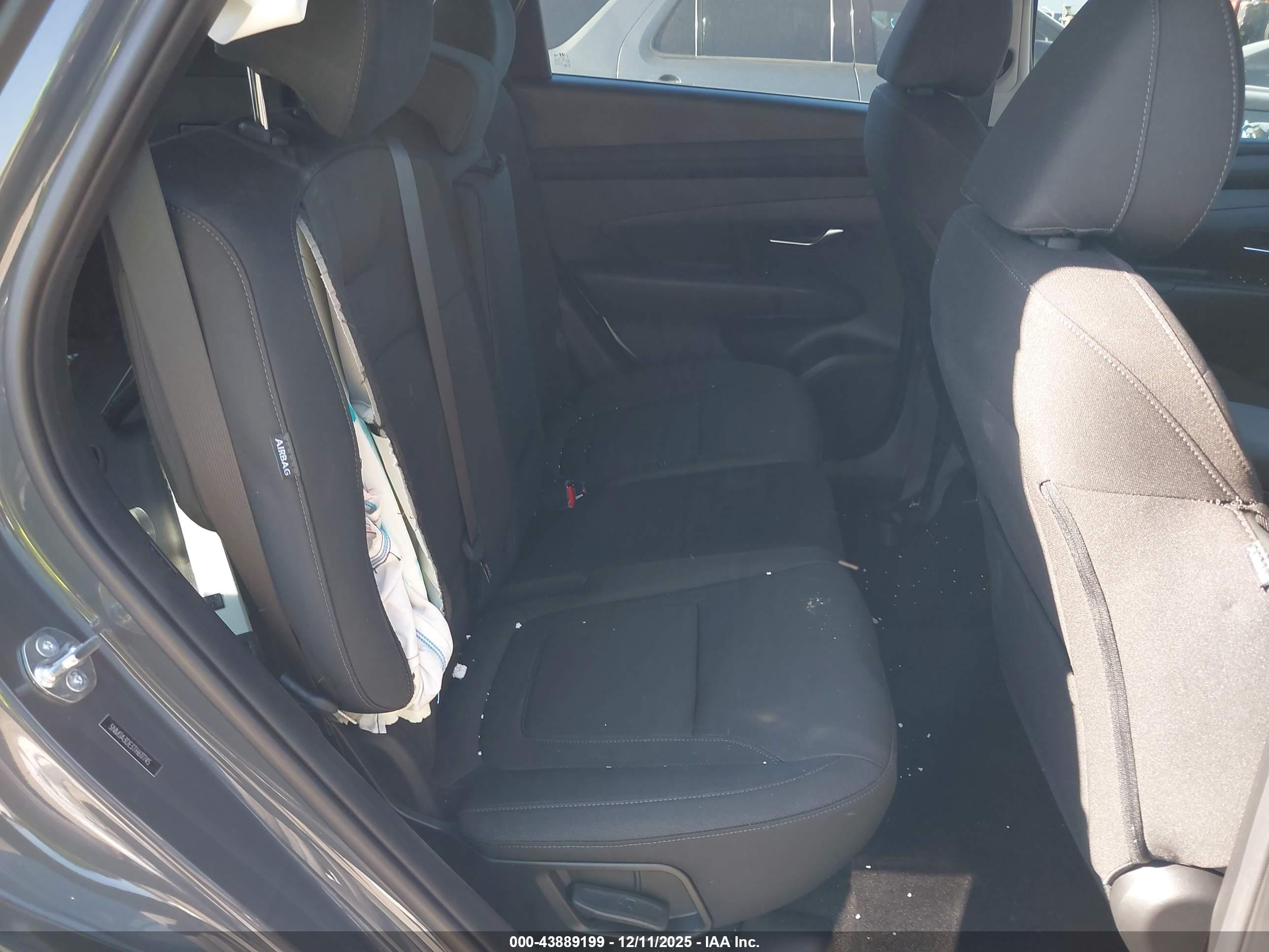 HYUNDAI TUCSON image 8