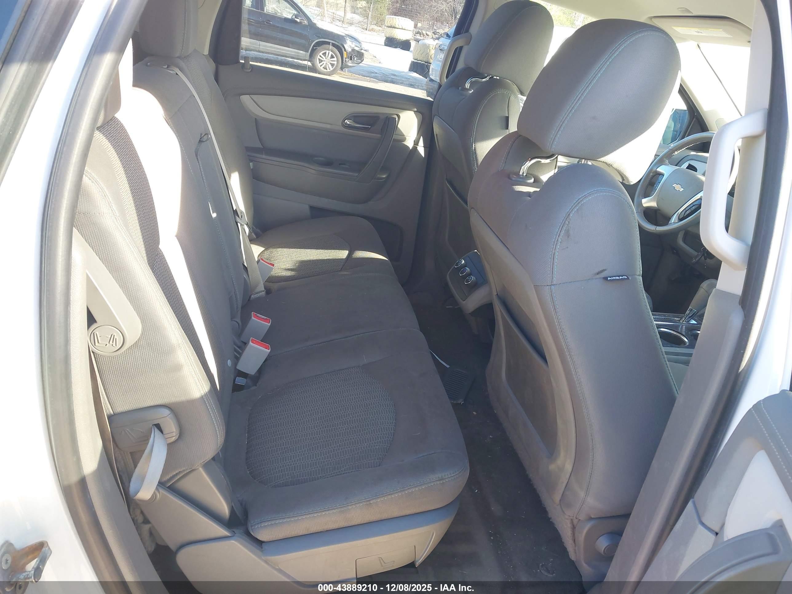 CHEVROLET TRAVERSE image 8