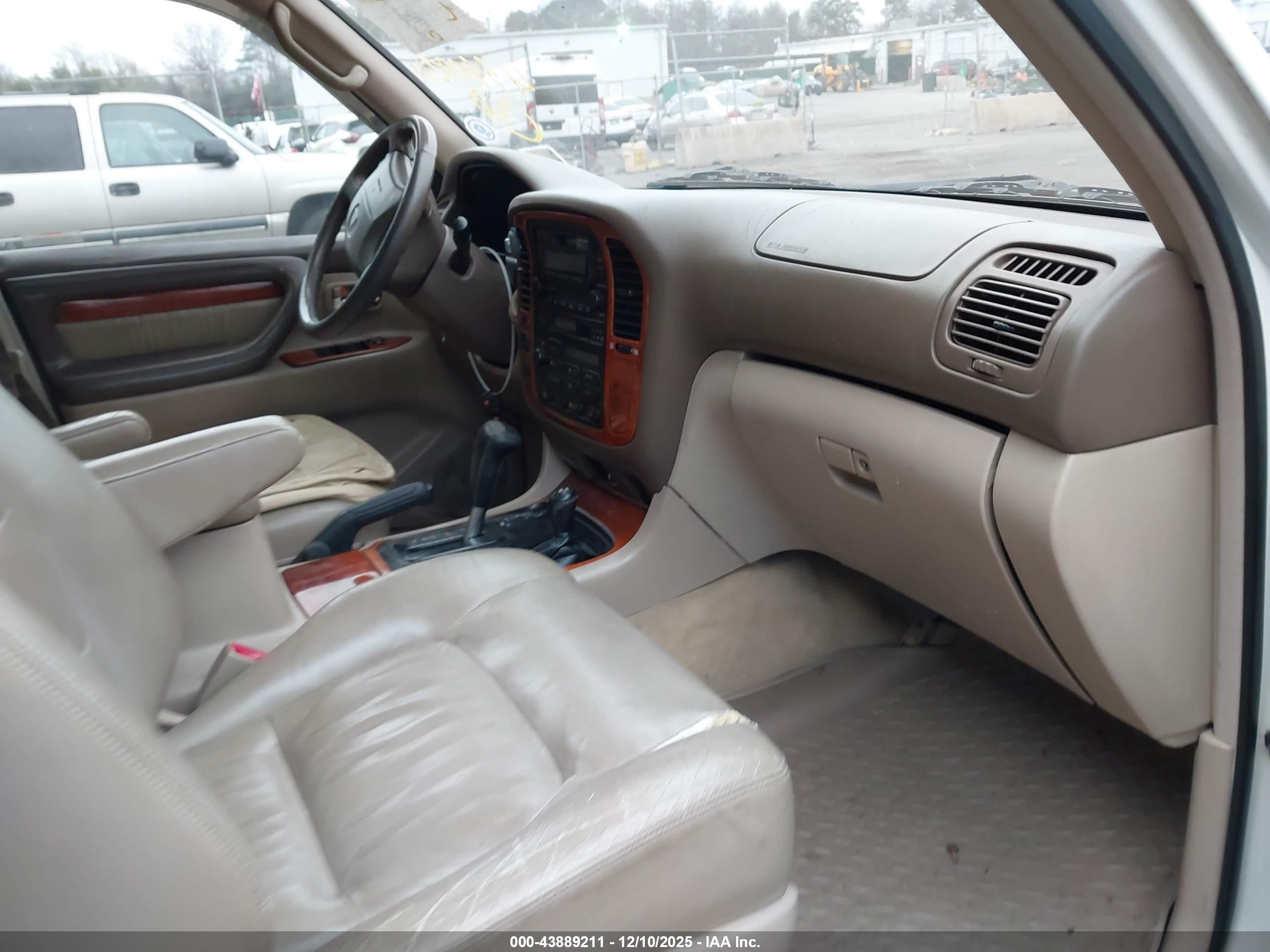 LEXUS LX image 5