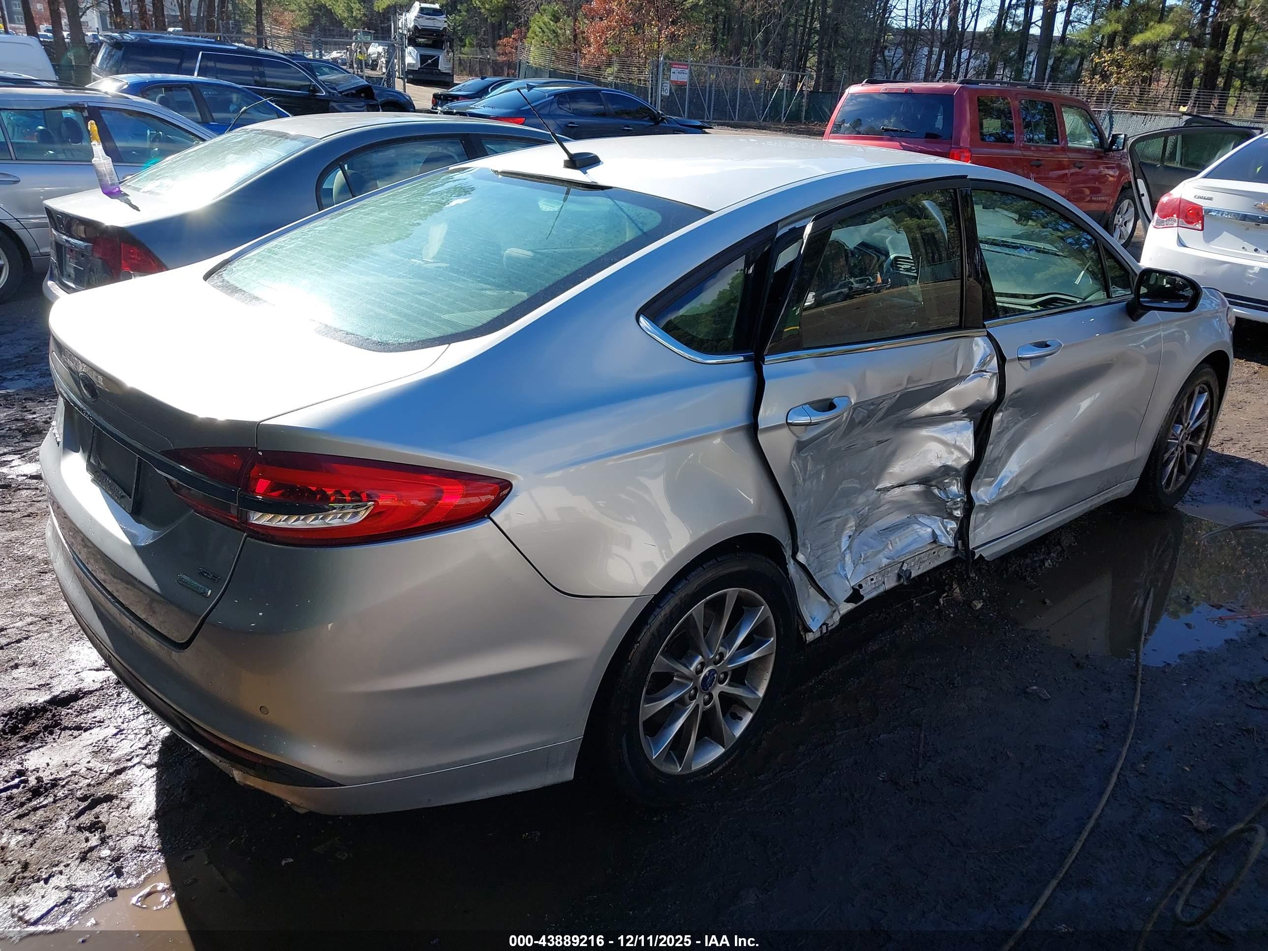 FORD FUSION image 4
