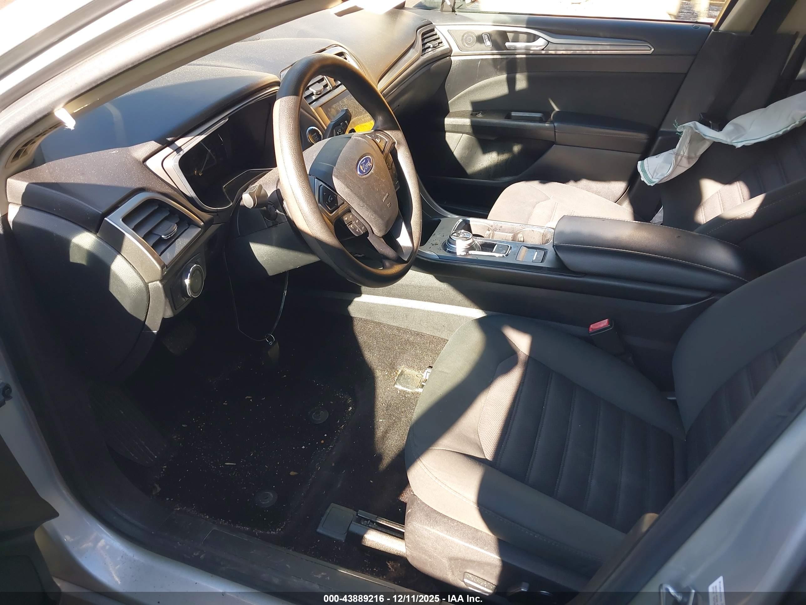 FORD FUSION image 5