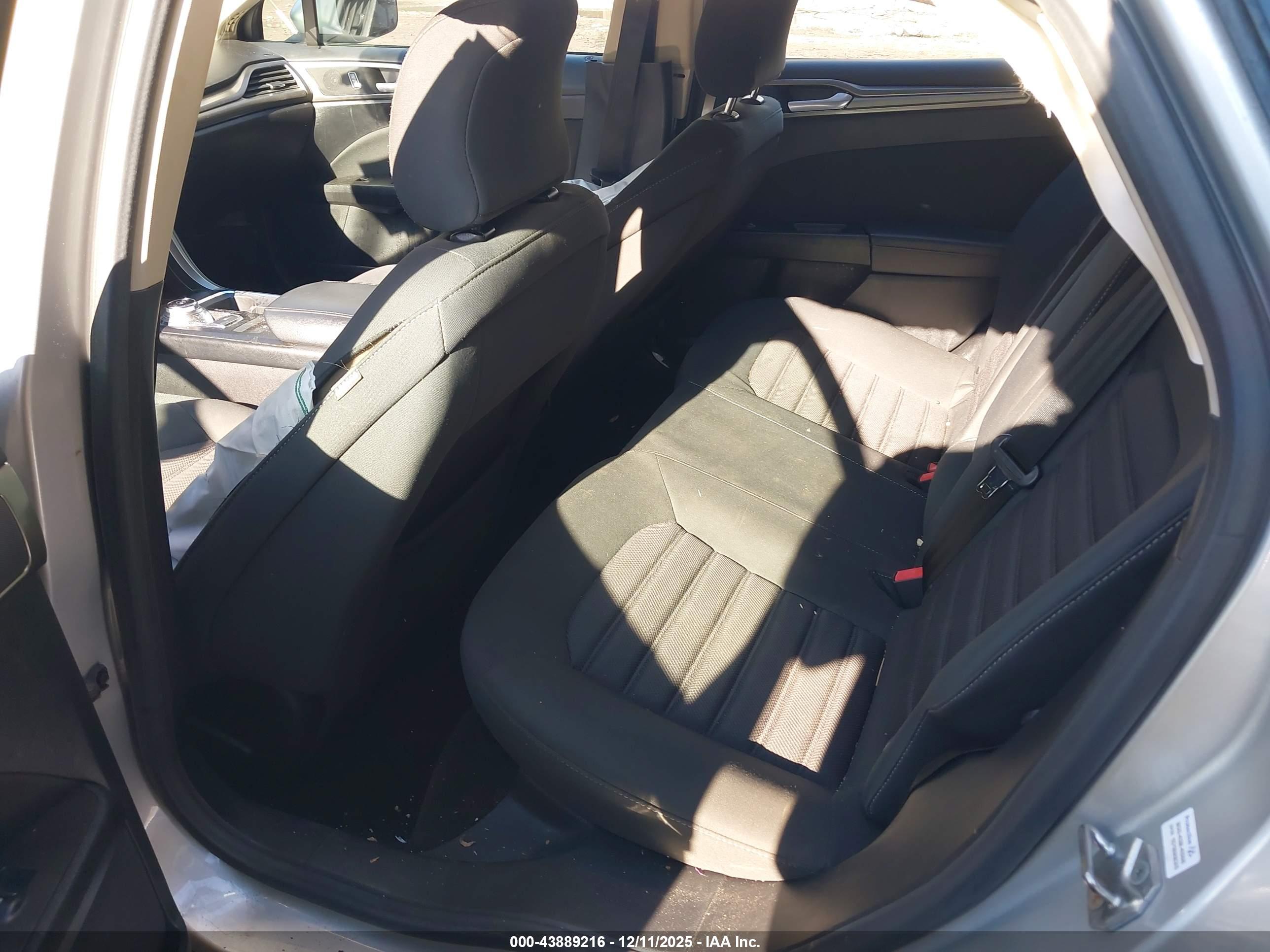 FORD FUSION image 8
