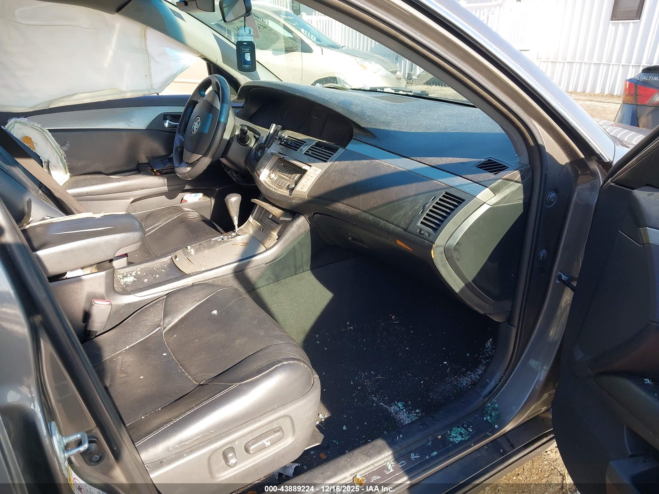 TOYOTA AVALON image 5