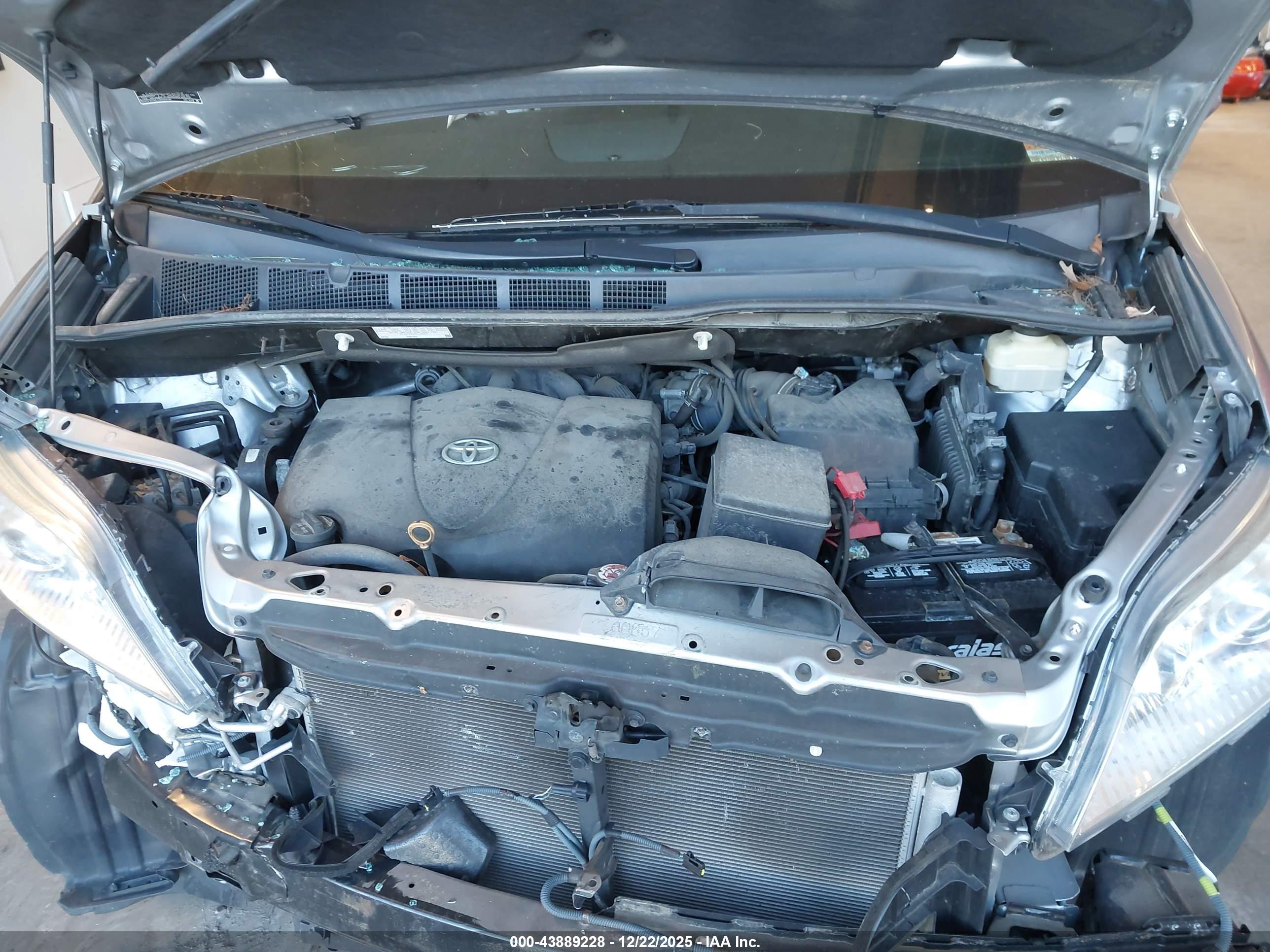 TOYOTA SIENNA image 10