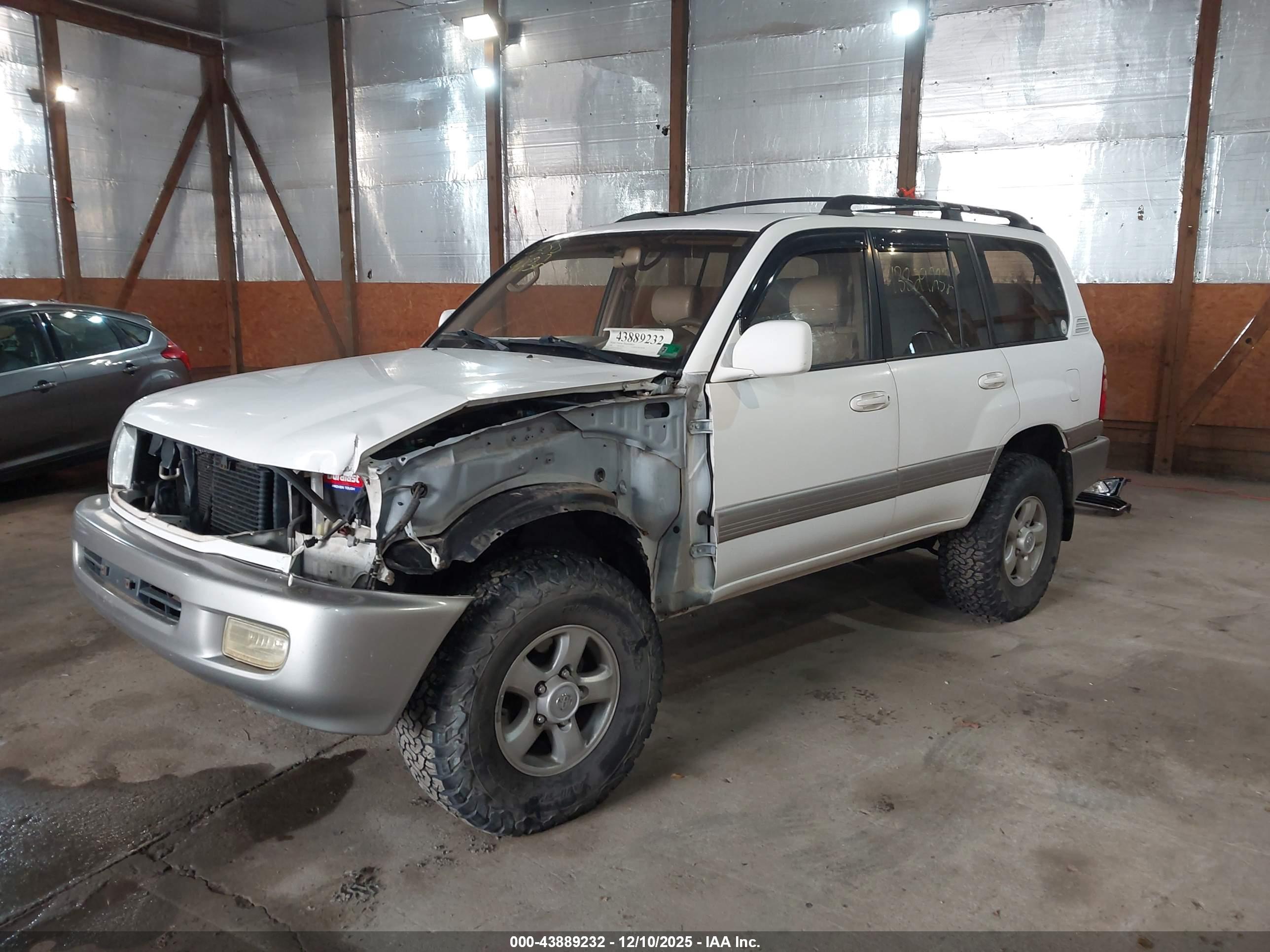 TOYOTA LAND image 2