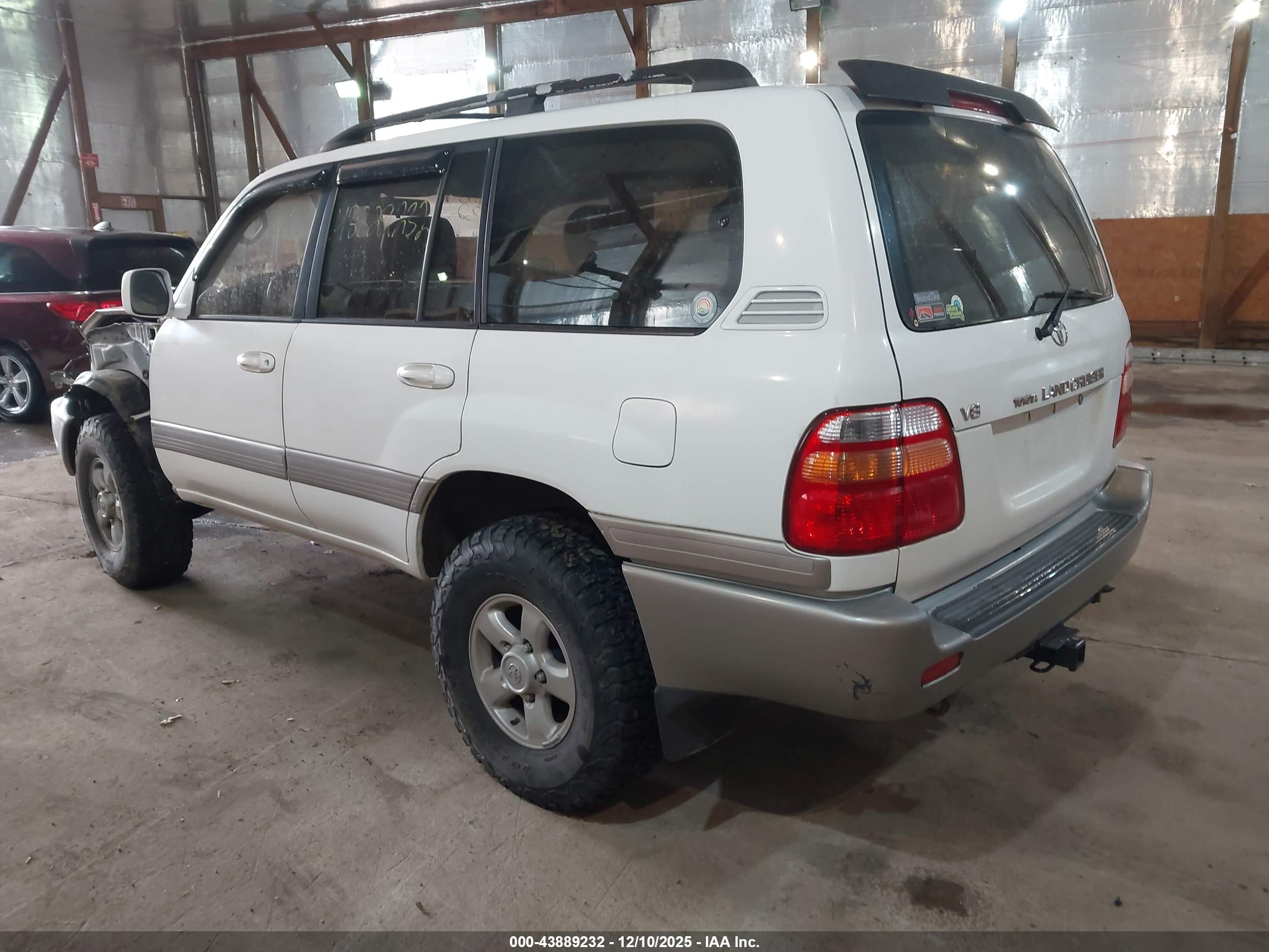 TOYOTA LAND image 3
