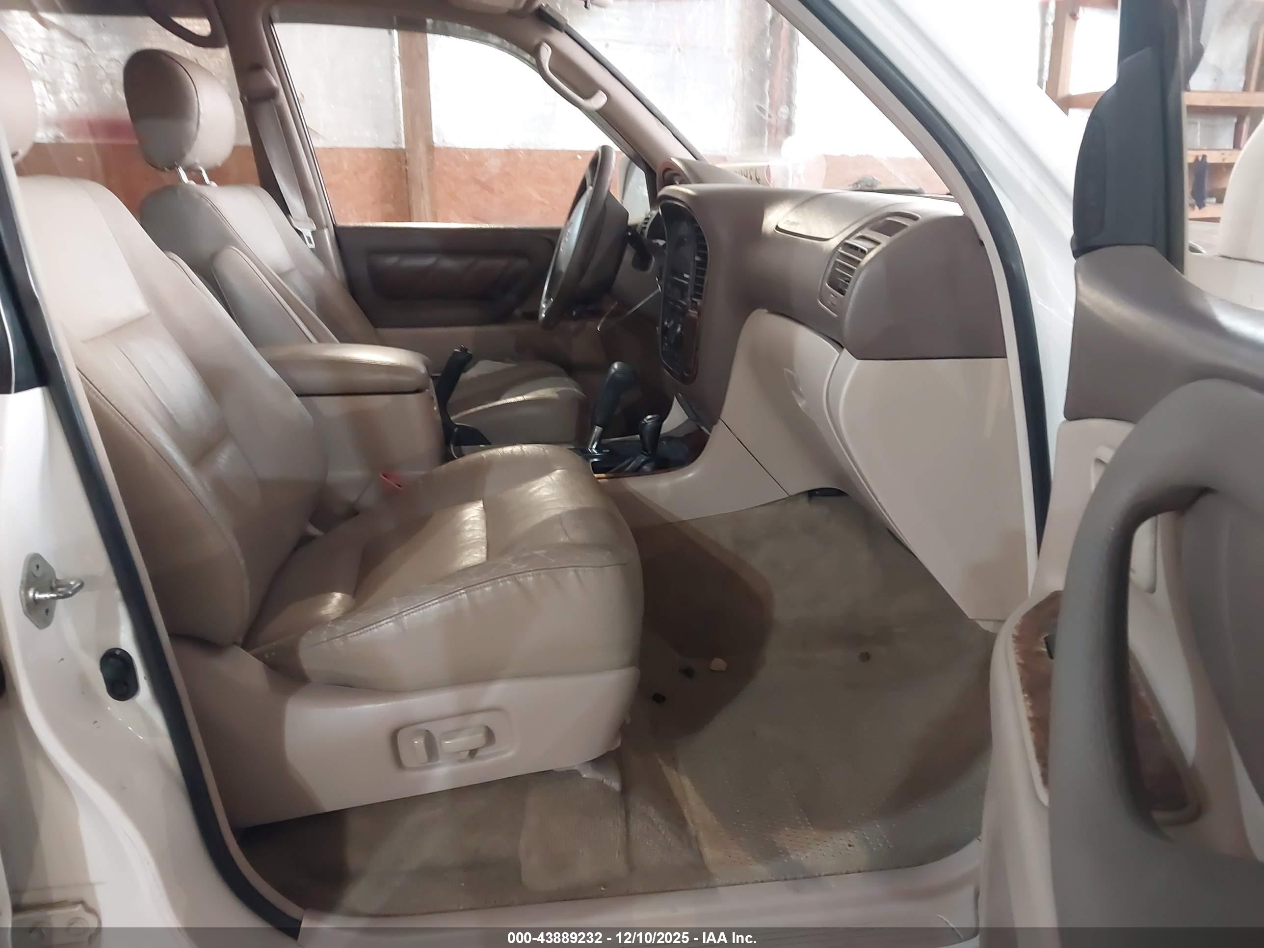 TOYOTA LAND image 5