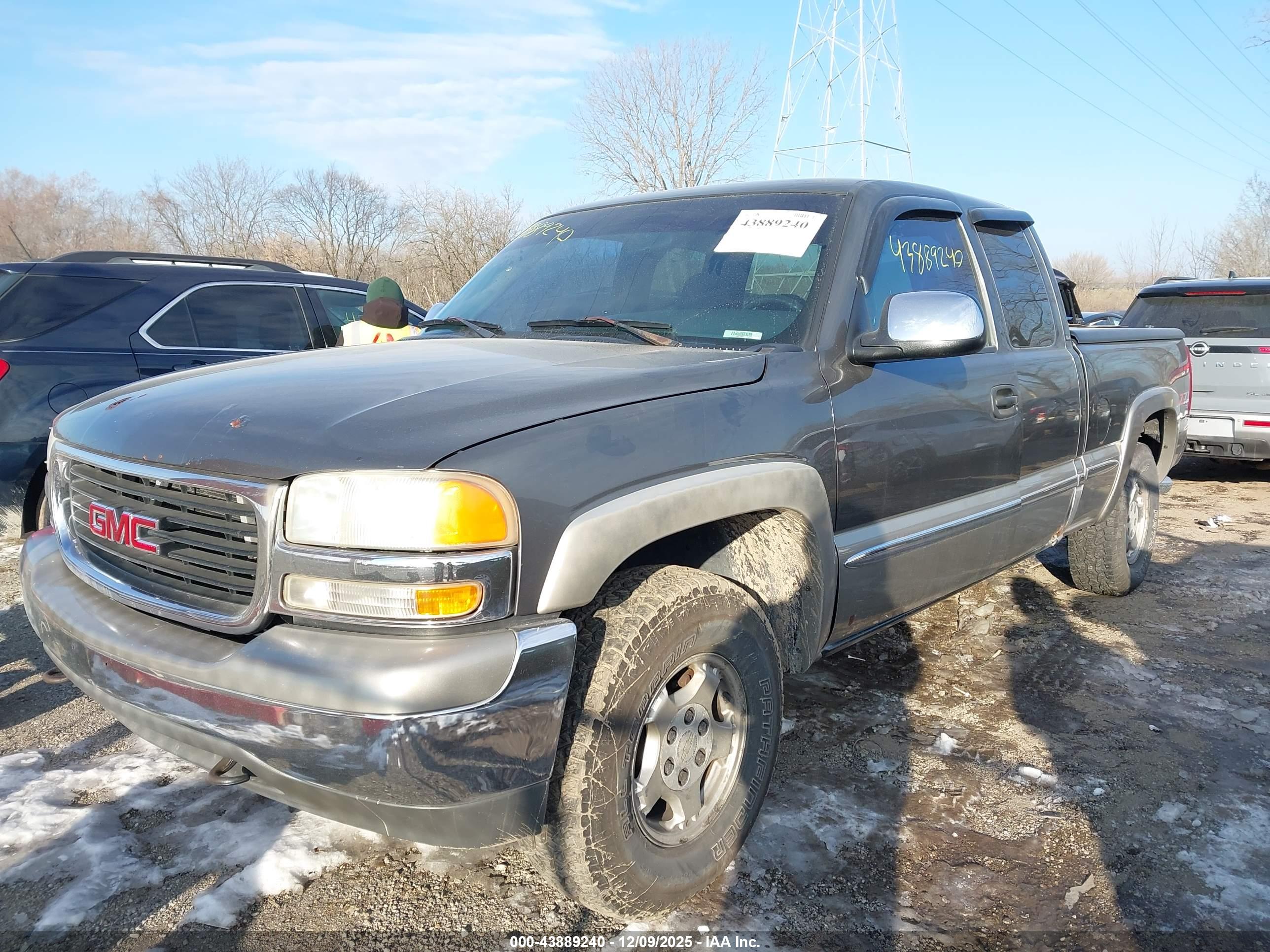 GMC SIERRA image 2