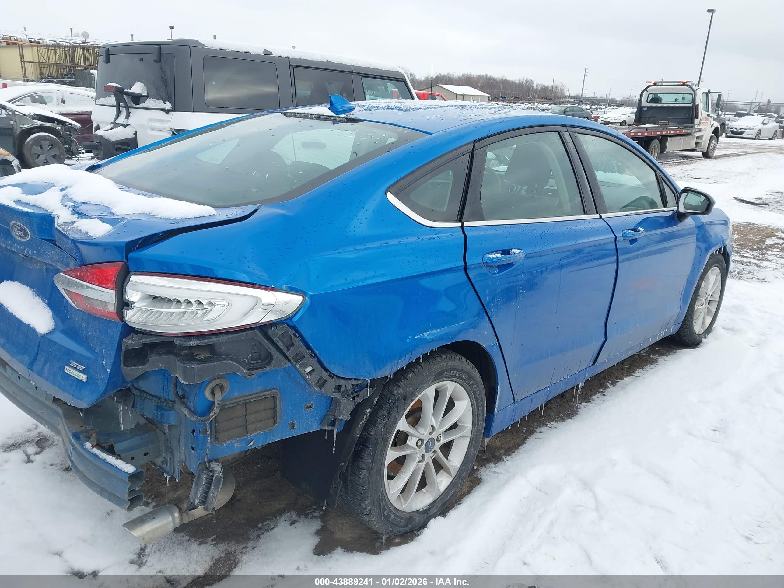 FORD FUSION image 4