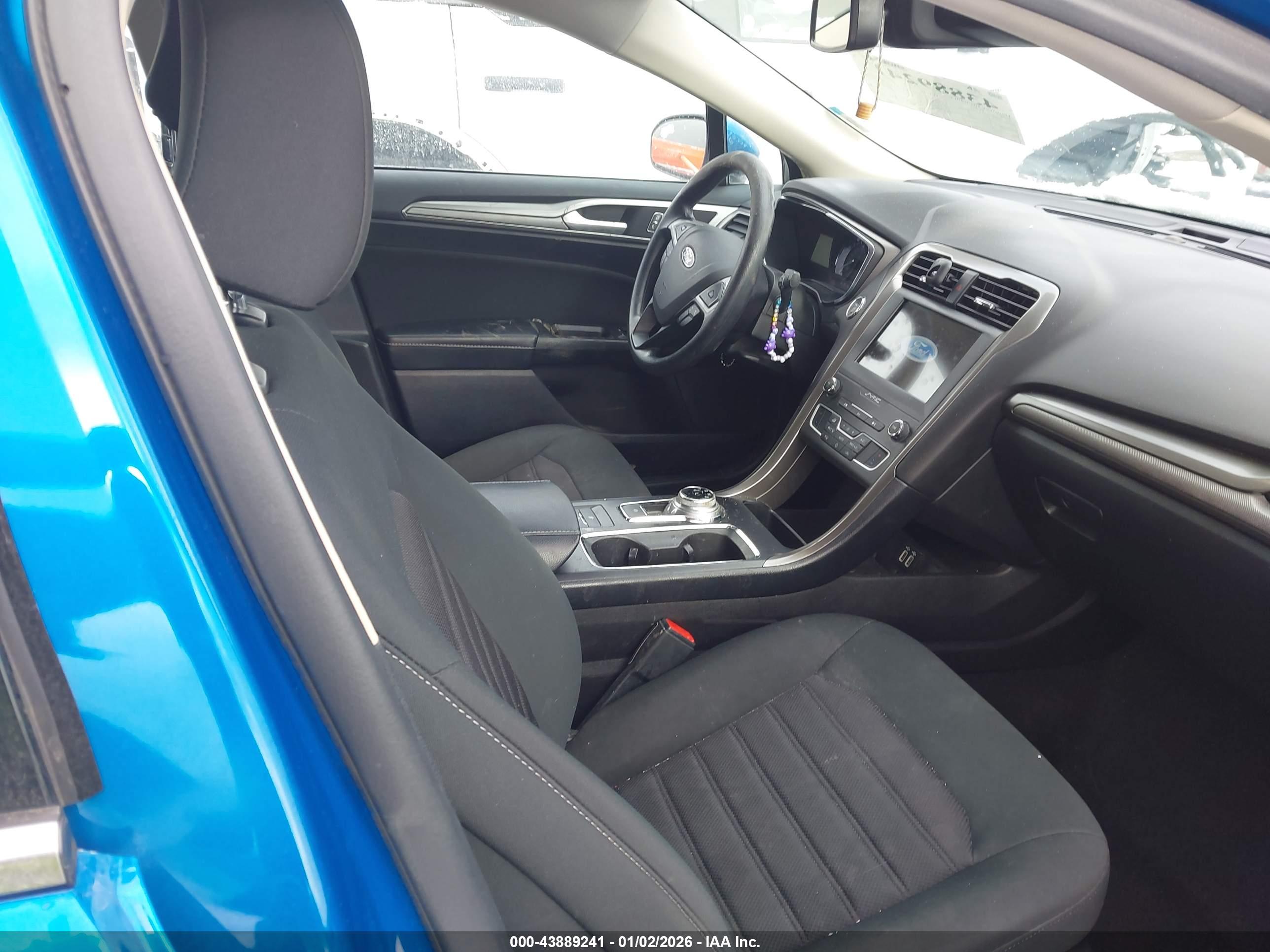 FORD FUSION image 5