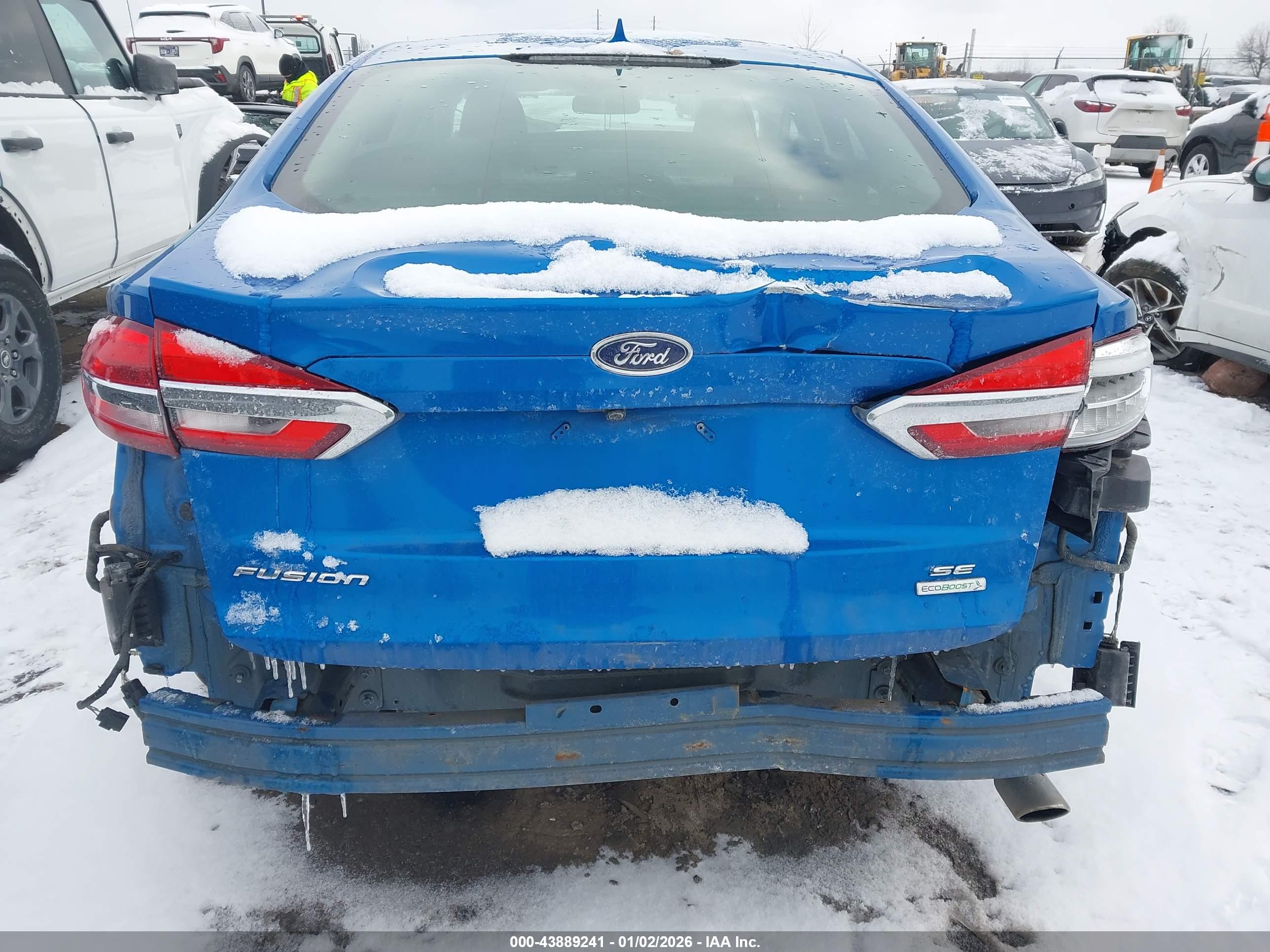 FORD FUSION image 6