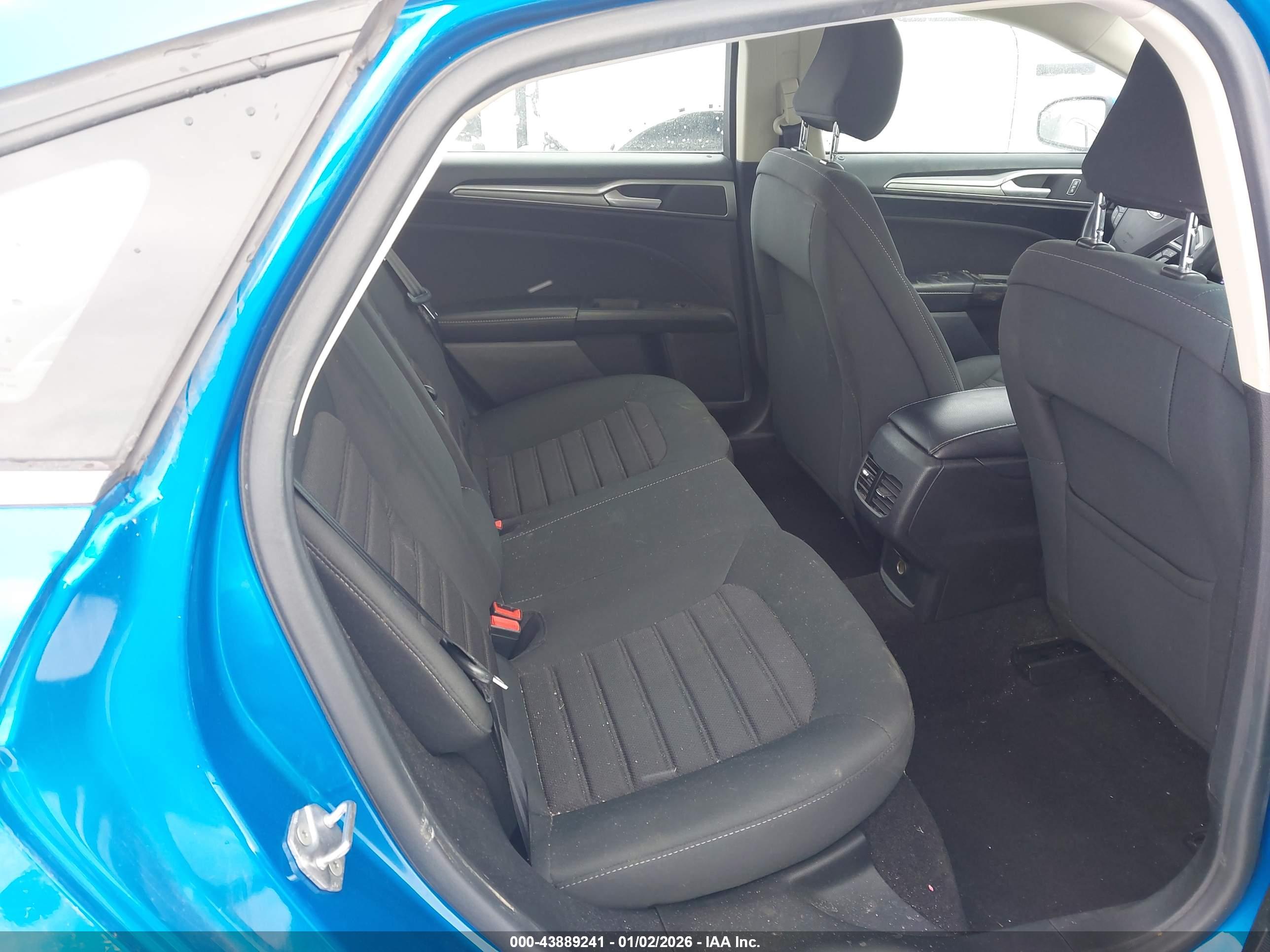 FORD FUSION image 8