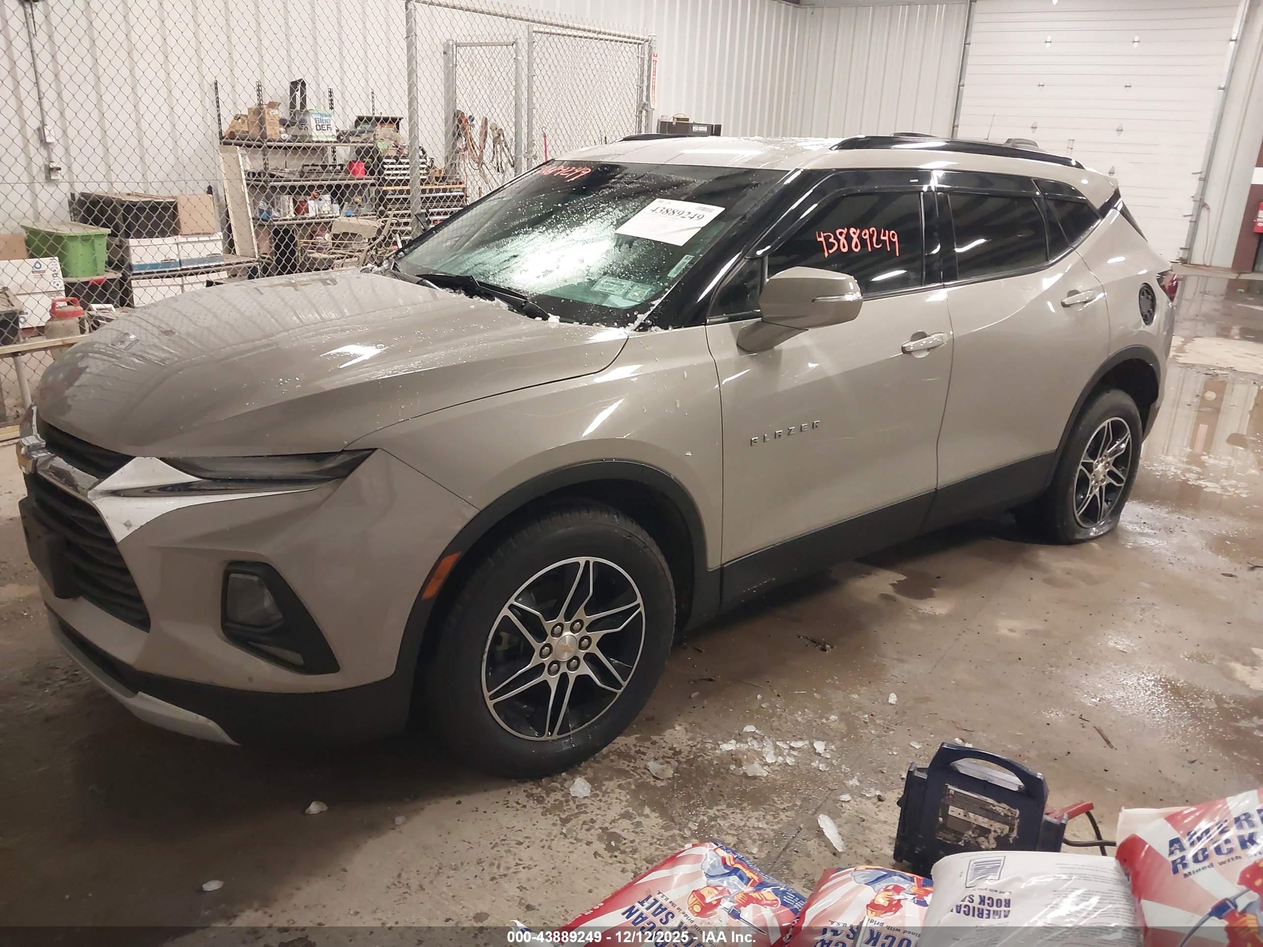 CHEVROLET BLAZER image 2