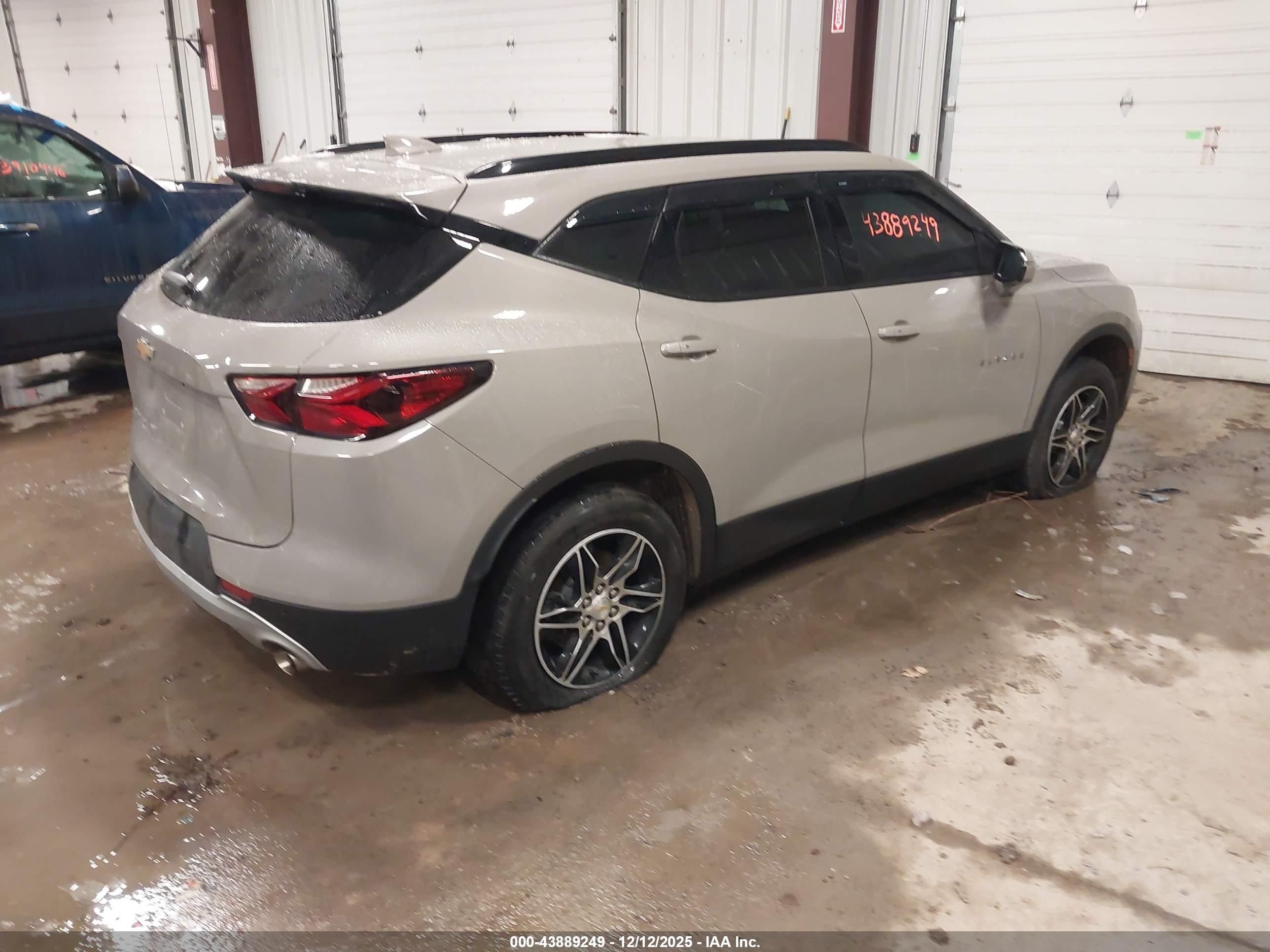 CHEVROLET BLAZER image 4